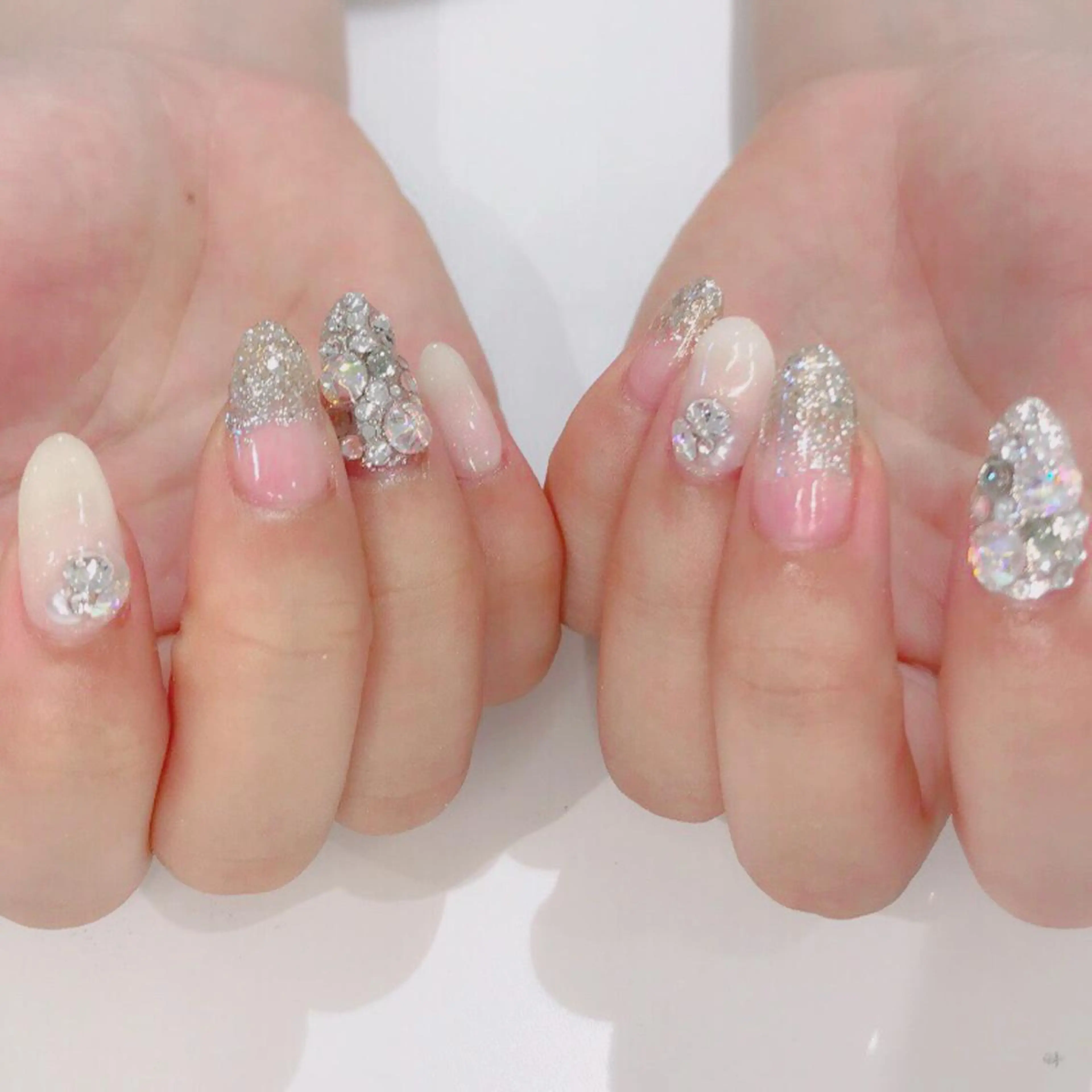 ネイル キラキラネイル ハンドネイル 4/2ご予約 ◎ 本田 知美ꯁꯧのネイルデザイン