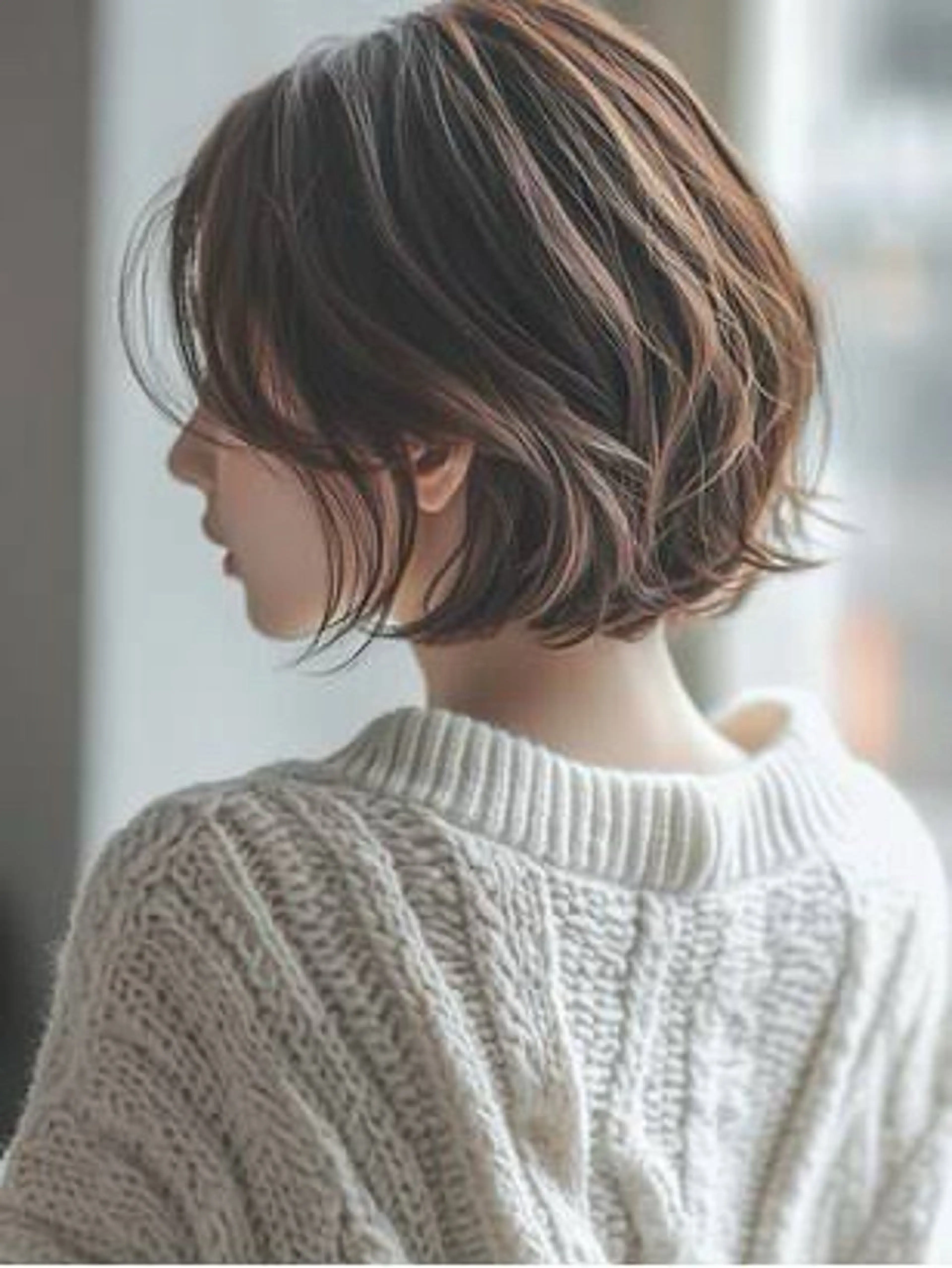 ショート パーマ 🌈透明感カラー 韓国 ミライ🇰🇷のヘアスタイル
