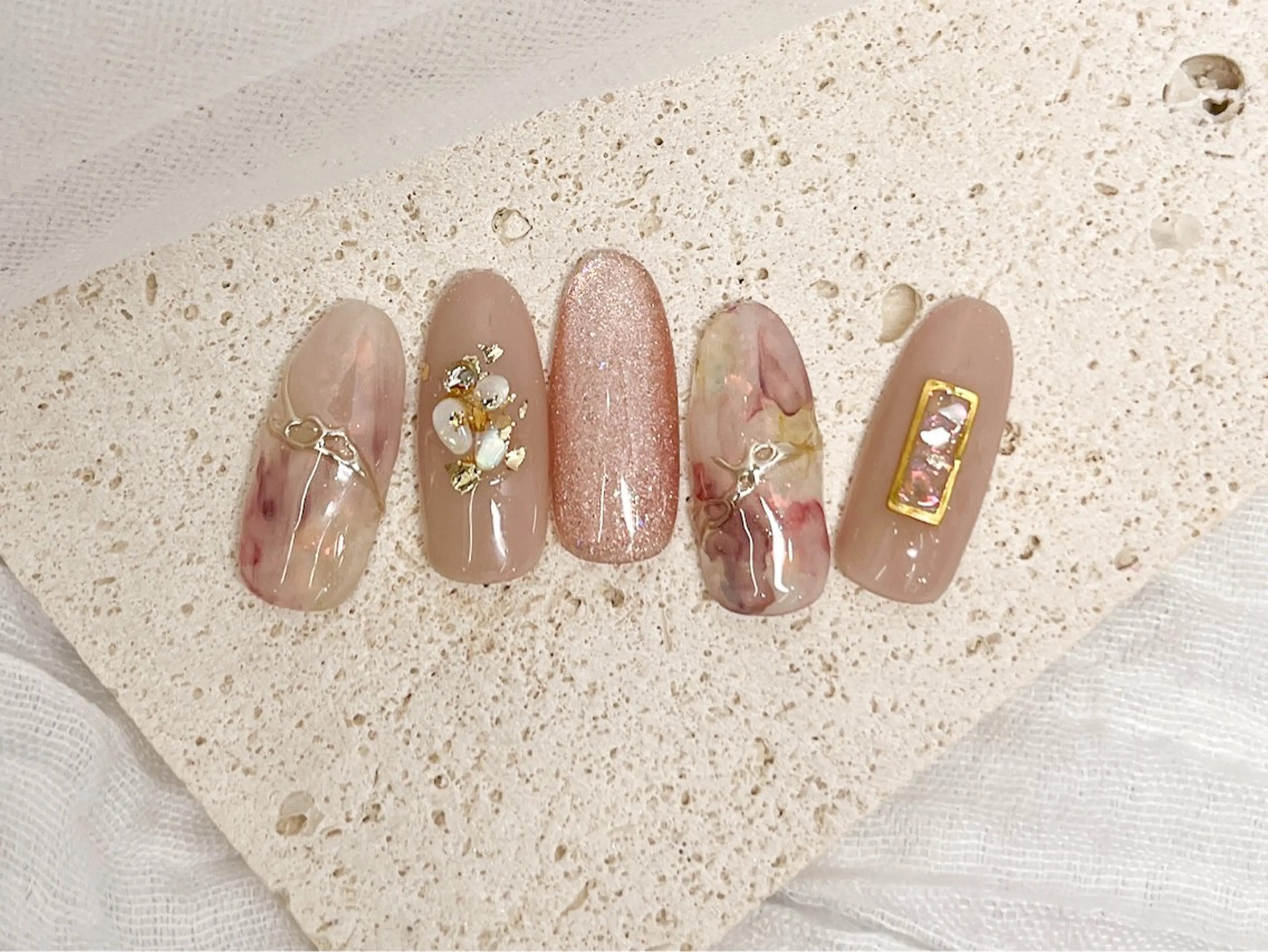 ネイル マグネットネイル ニュアンスネイル ハンドネイル NailSalon CutiePutiのネイルデザイン