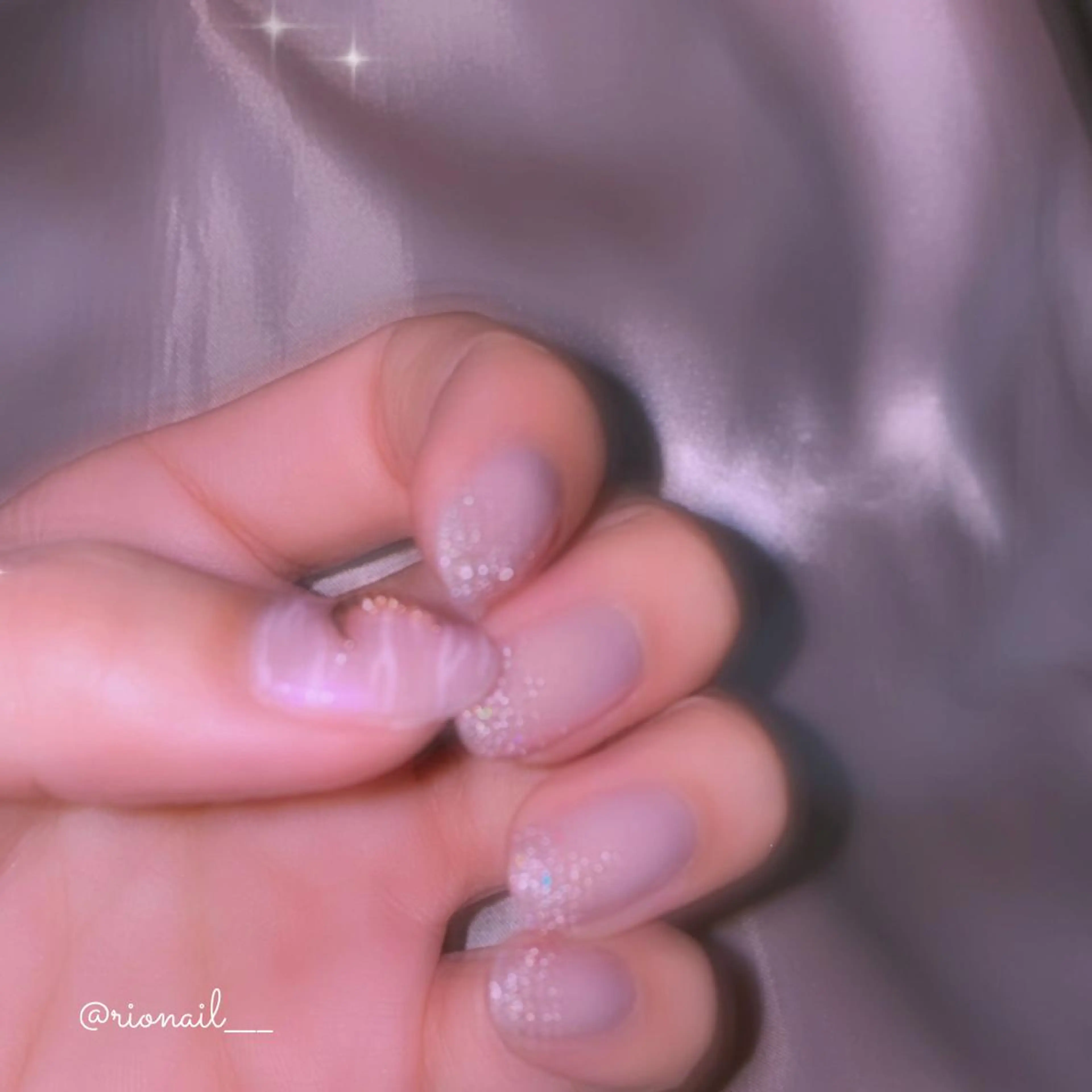 ネイル フラッシュネイル 𝘙𝘪𝘰𝘯𝘢 ...🕯🤍のネイルデザイン