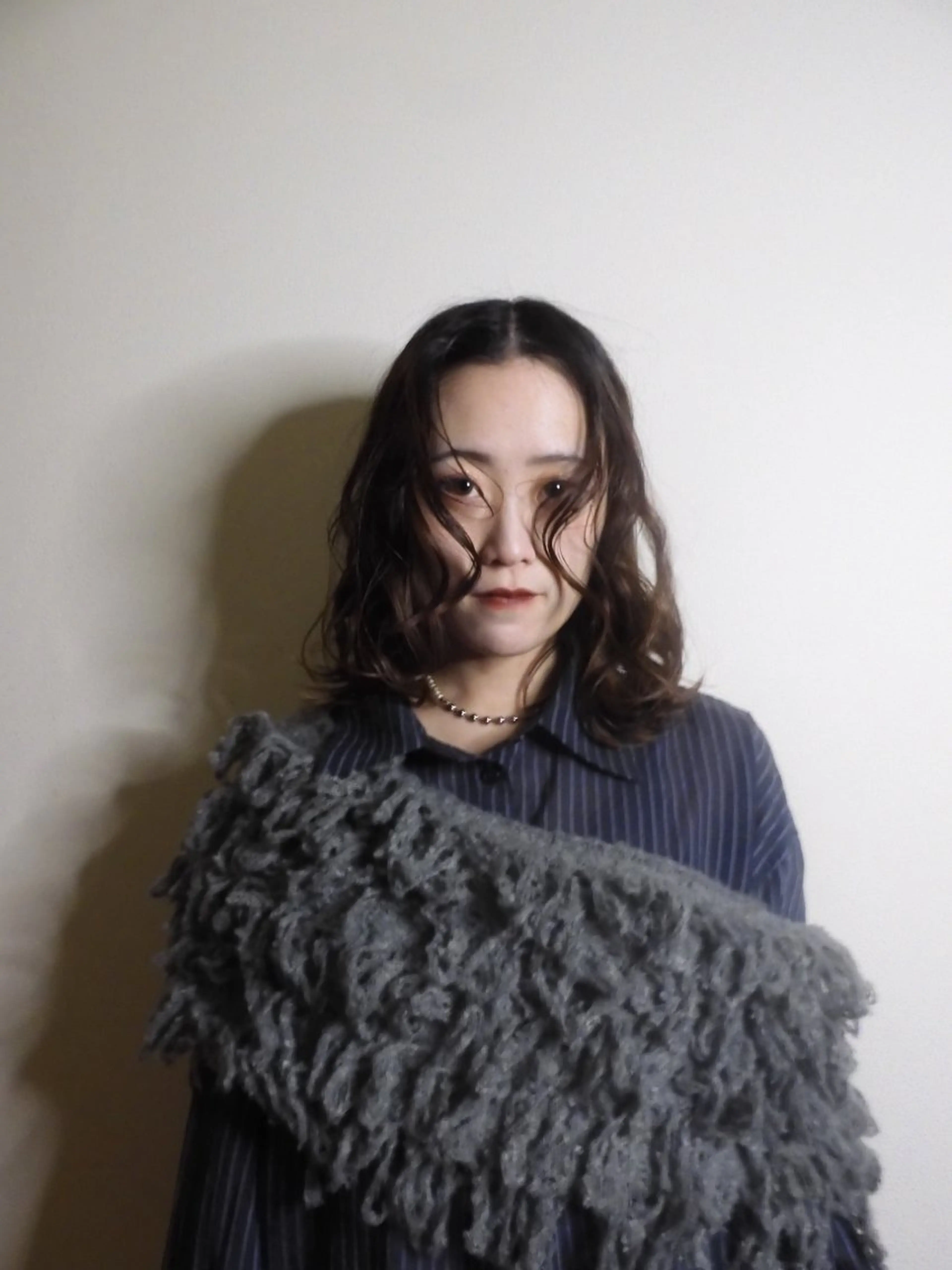 ミディアム 実生miu 個性派ハイトーンのヘアスタイル