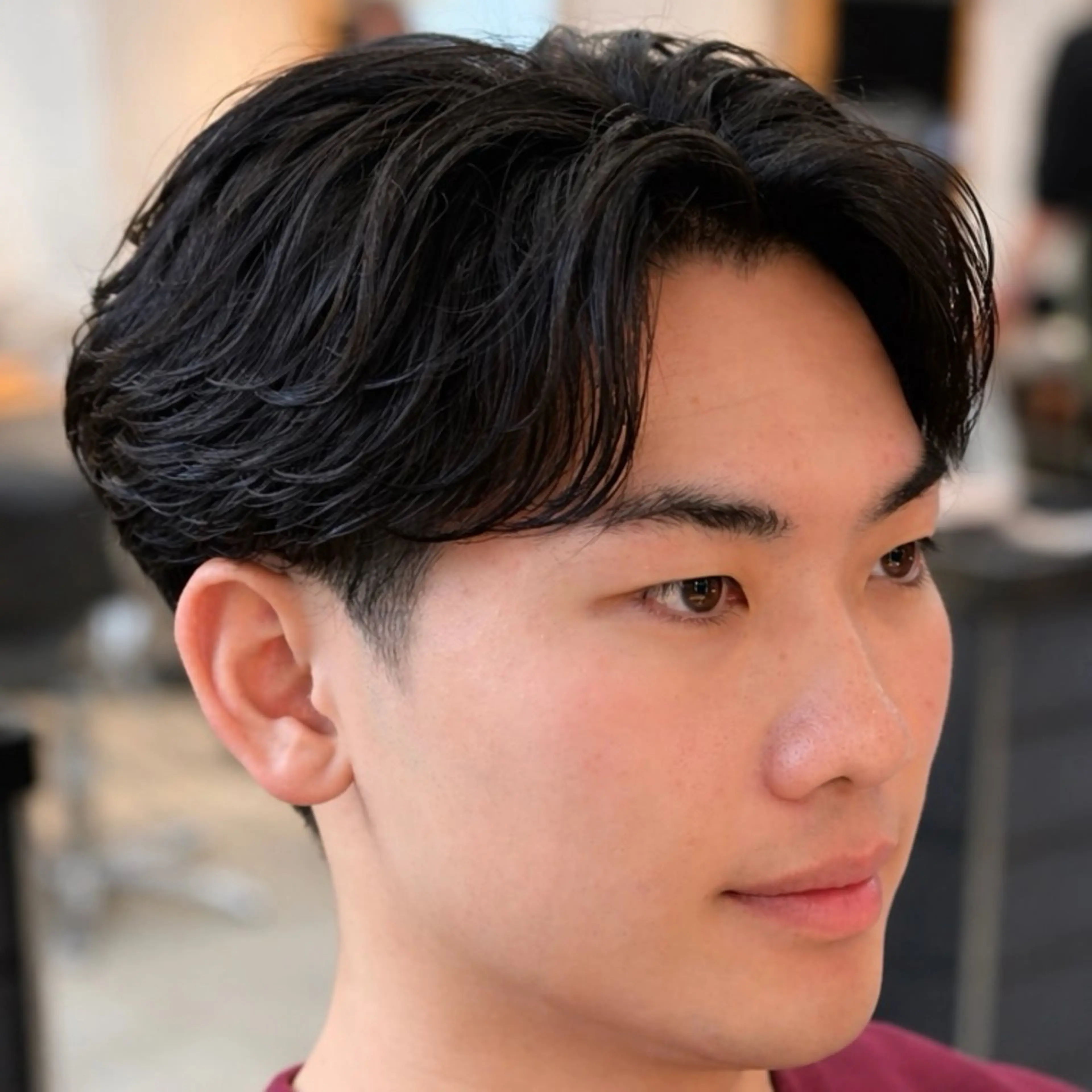 パーマ メンズ センターパート メンズ韓国風 メンズパーマ 刈り上げ ニュアンスパーマ カット パーマ 男の理想を叶える🔥 メンズパーマ特化｜関のヘアスタイル