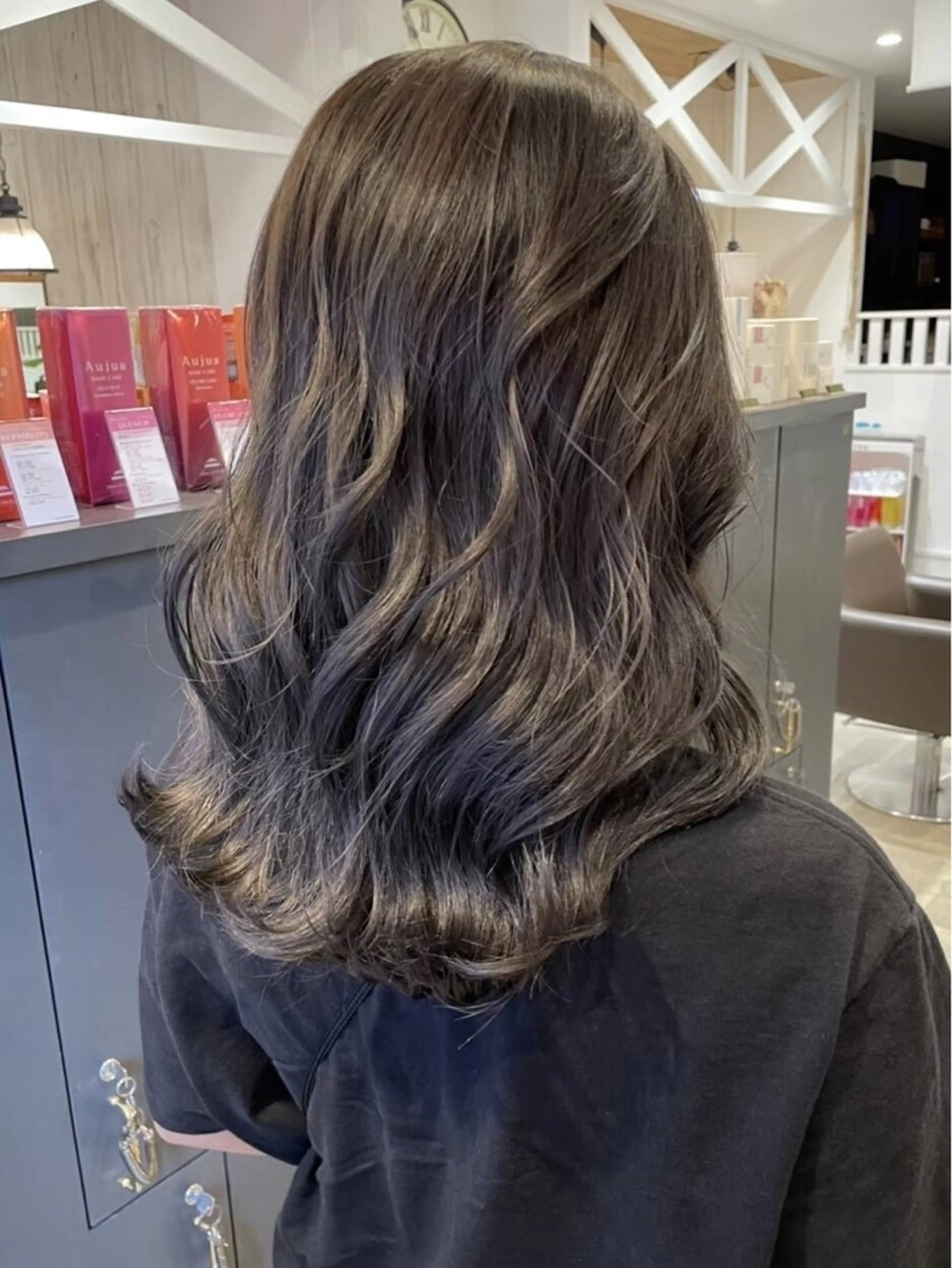 セミロング カラー パーマ 飯田 真季のヘアスタイル