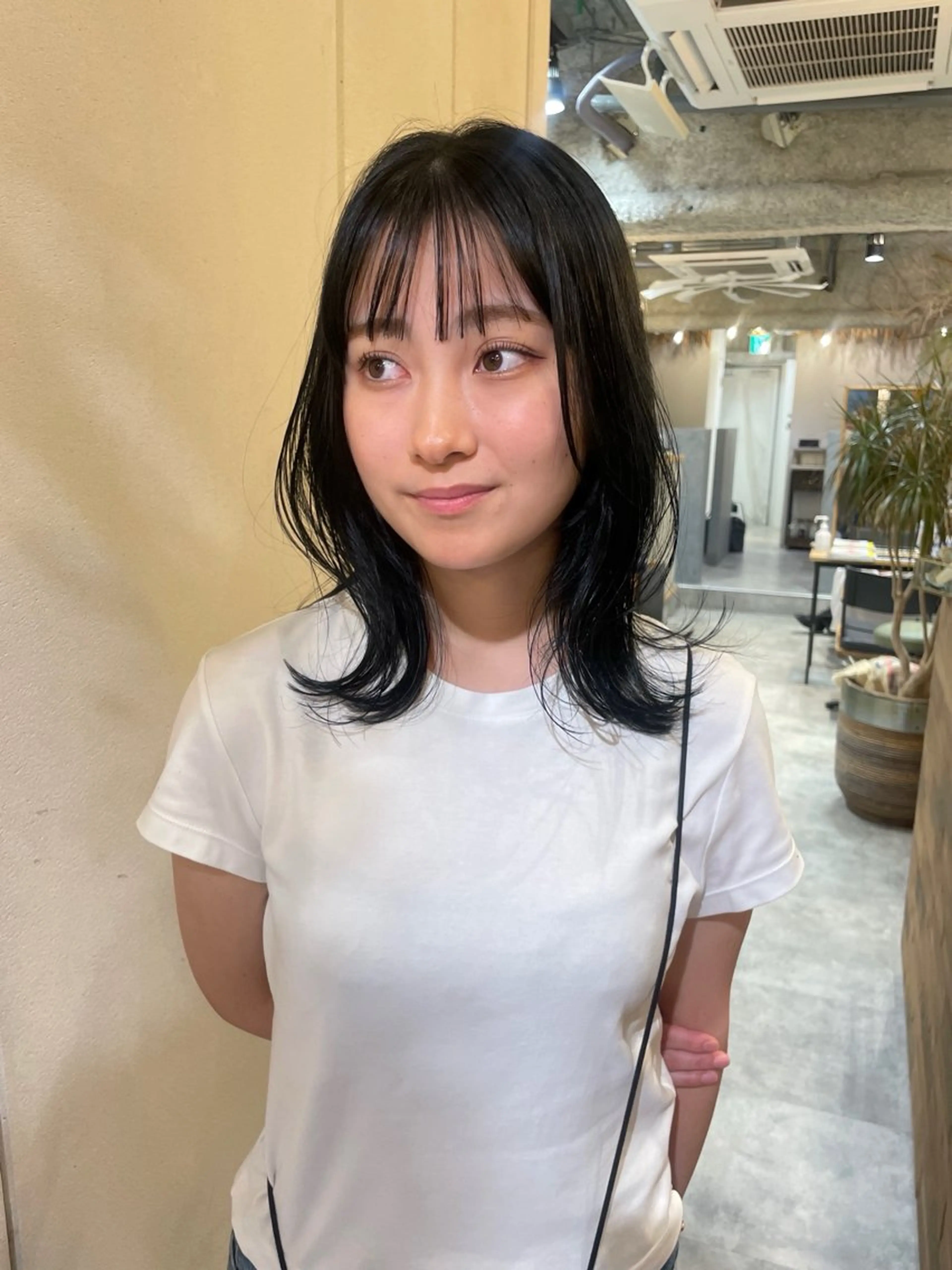 ミディアム カット ヘアカラー 透明感カラー 🦋AYAのヘアスタイル