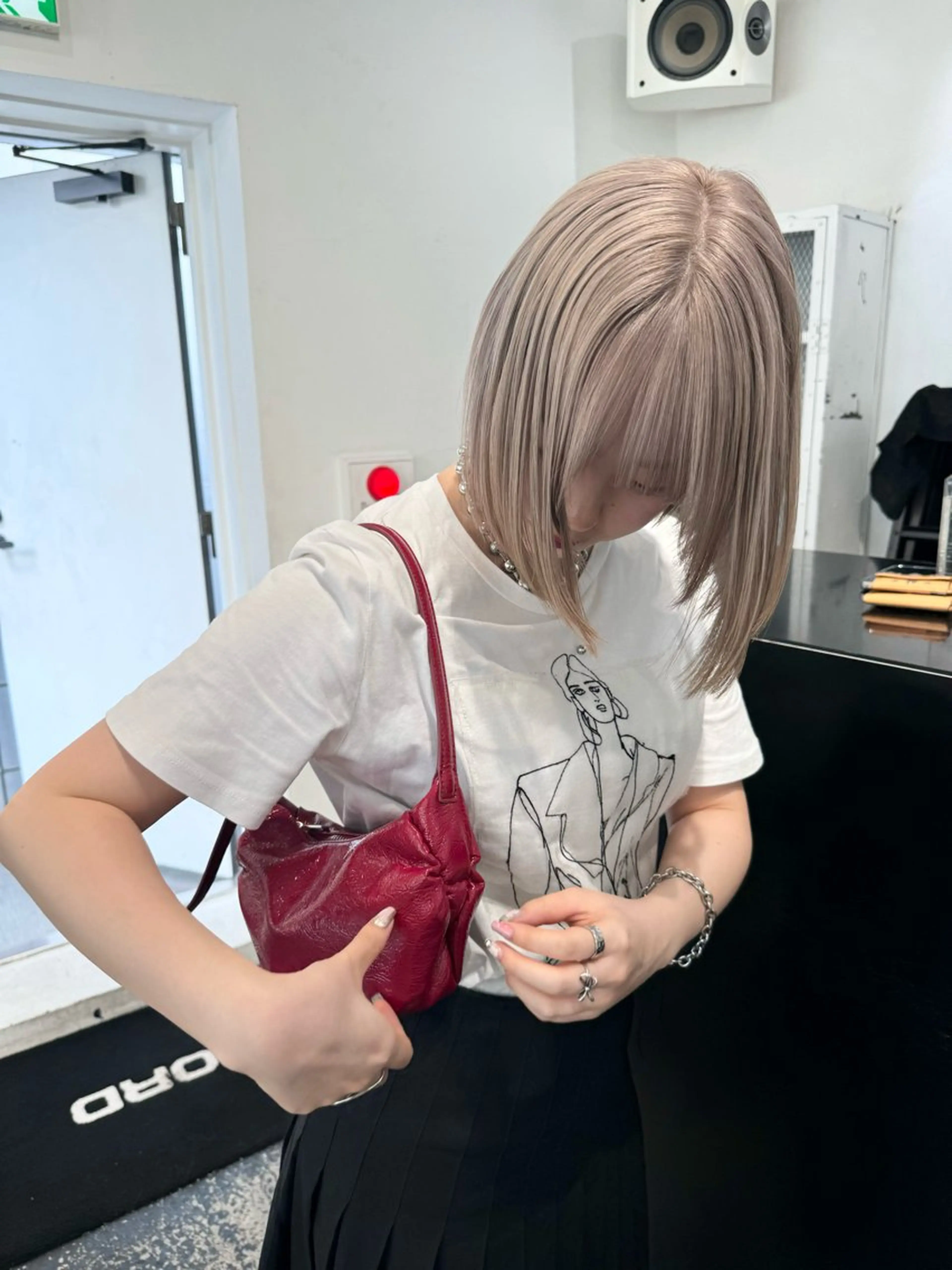 ミディアム カラー ヘアアレンジ ベージュカラー ブリーチ ブロンド ホワイトベージュ カット ヘアカラー トリートメント 艶ハイトーン/ヘア アレンジAYAKAのヘアスタイル