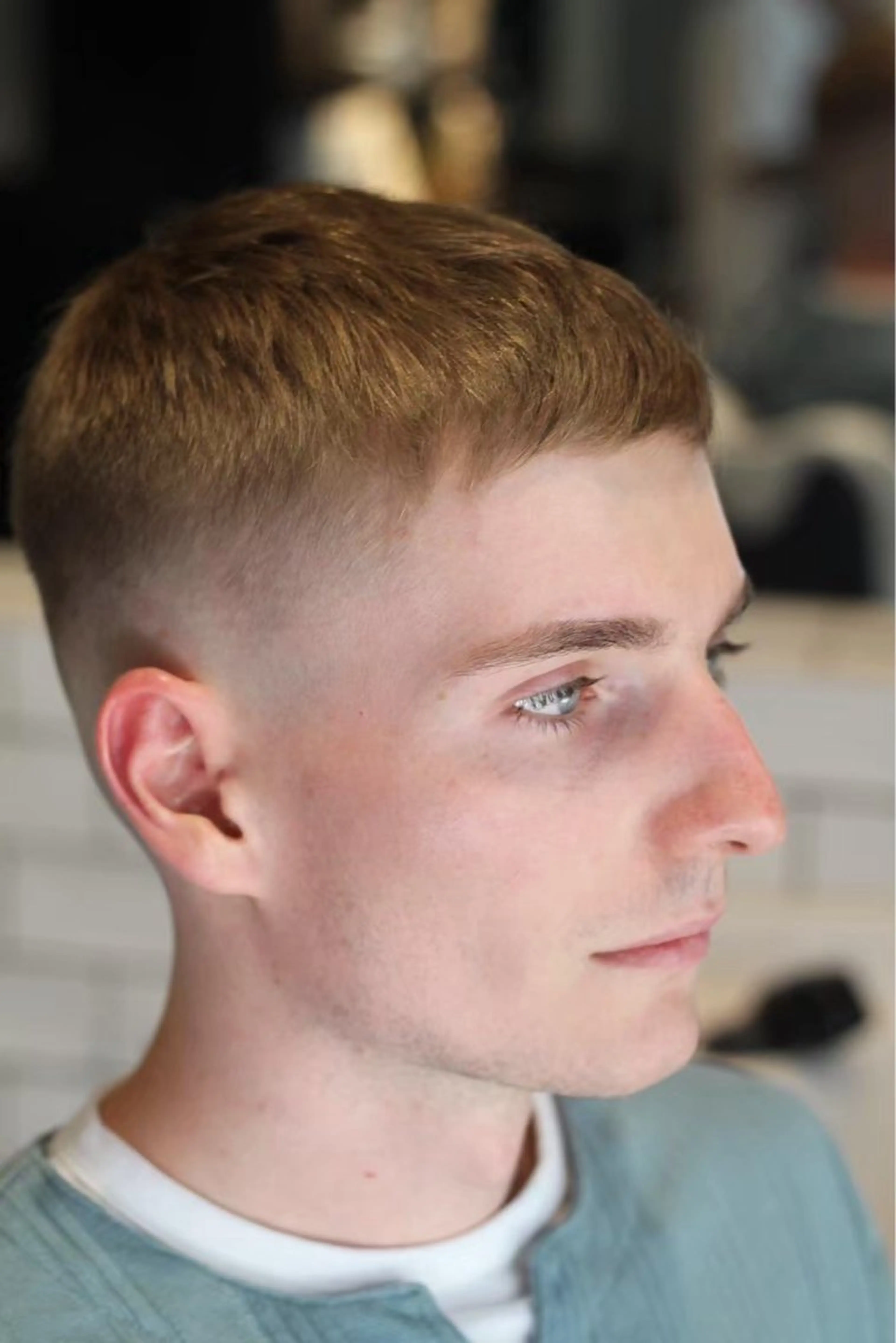 ショート メンズ メンズブリーチ フェードカット メンズパーマ スキンフェード スパイキーショート 名郷 偉織　　メンズカットのヘアスタイル