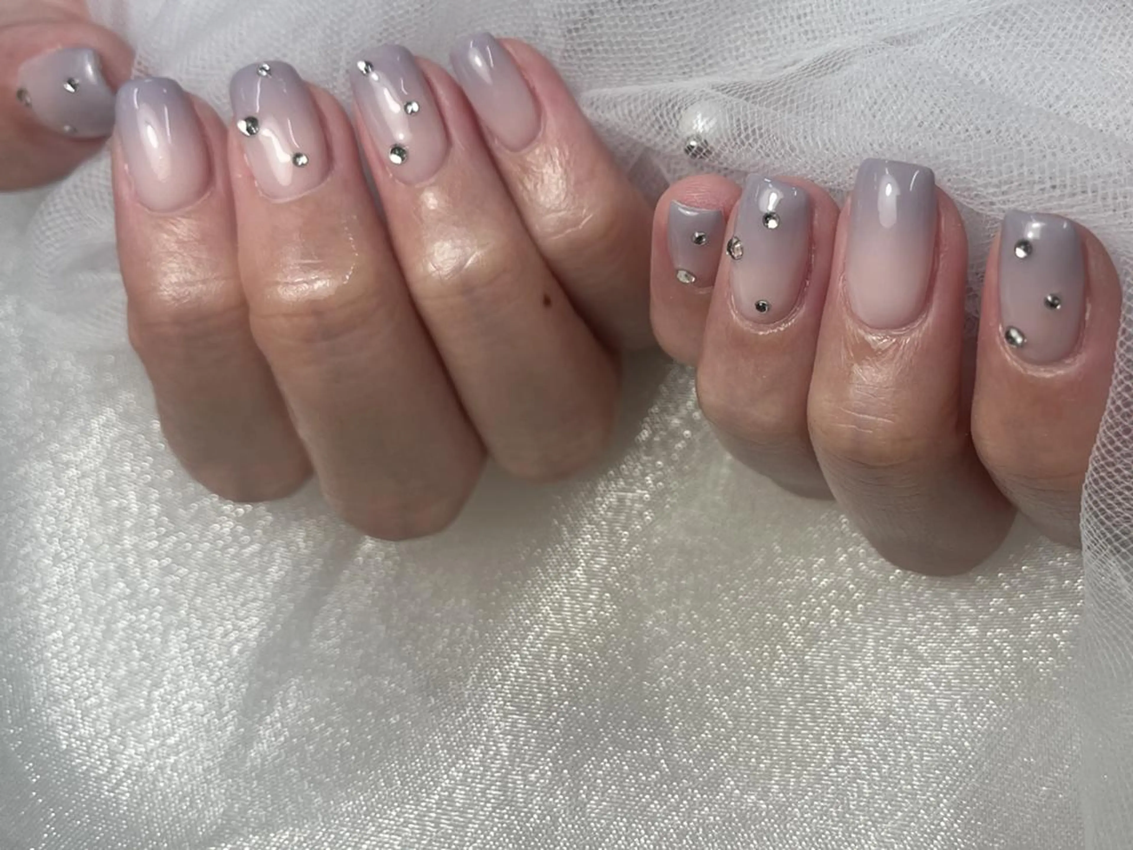 ネイル シンプルネイル ストーンネイル ToliyDeliy Nail Salonのネイルデザイン