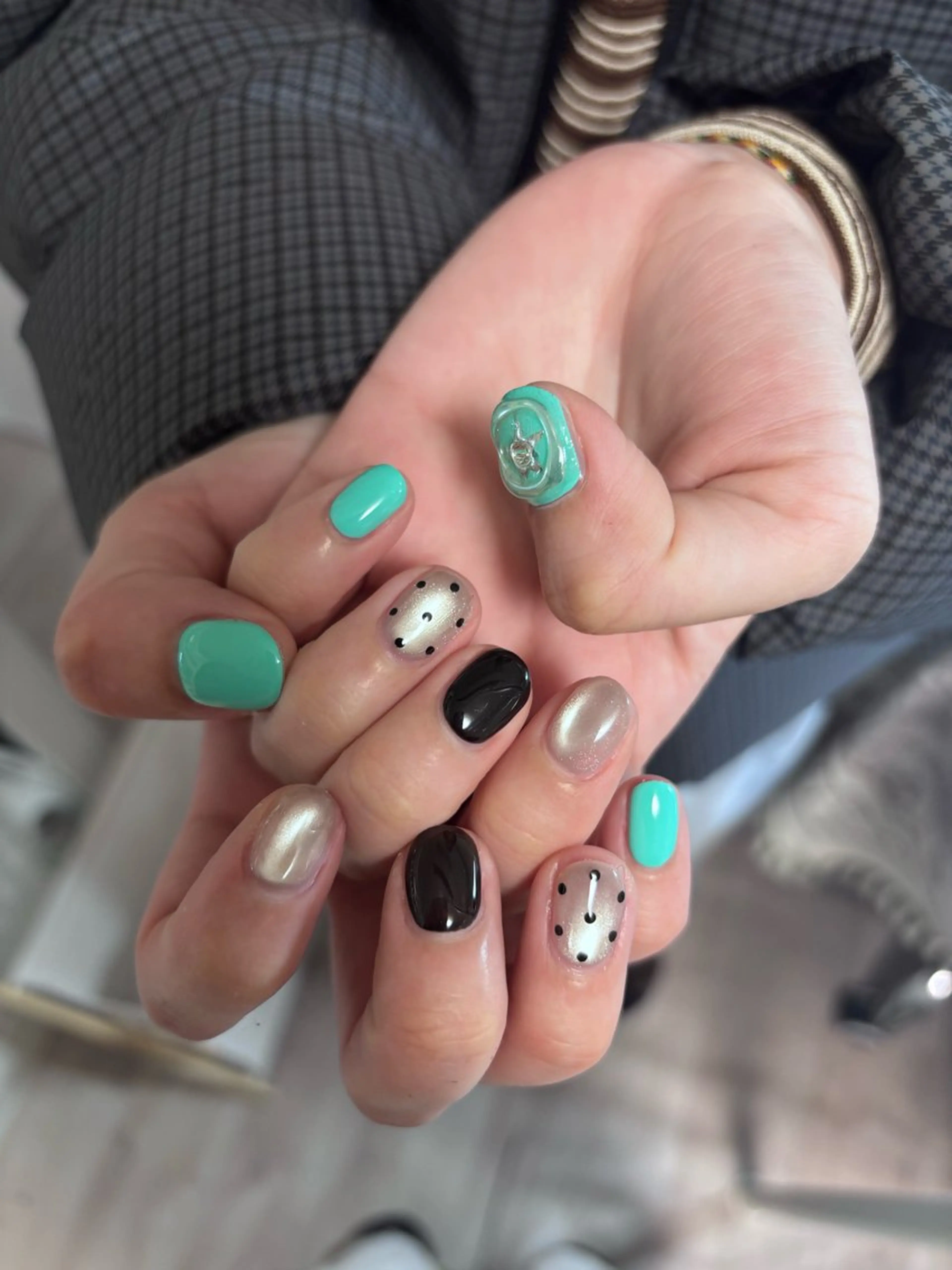 ネイル ドット ニュアンスネイル オフィスネイル ワンカラーネイル ショートネイル 銀河屋の猫所属・銀河屋 の猫のネイルデザイン