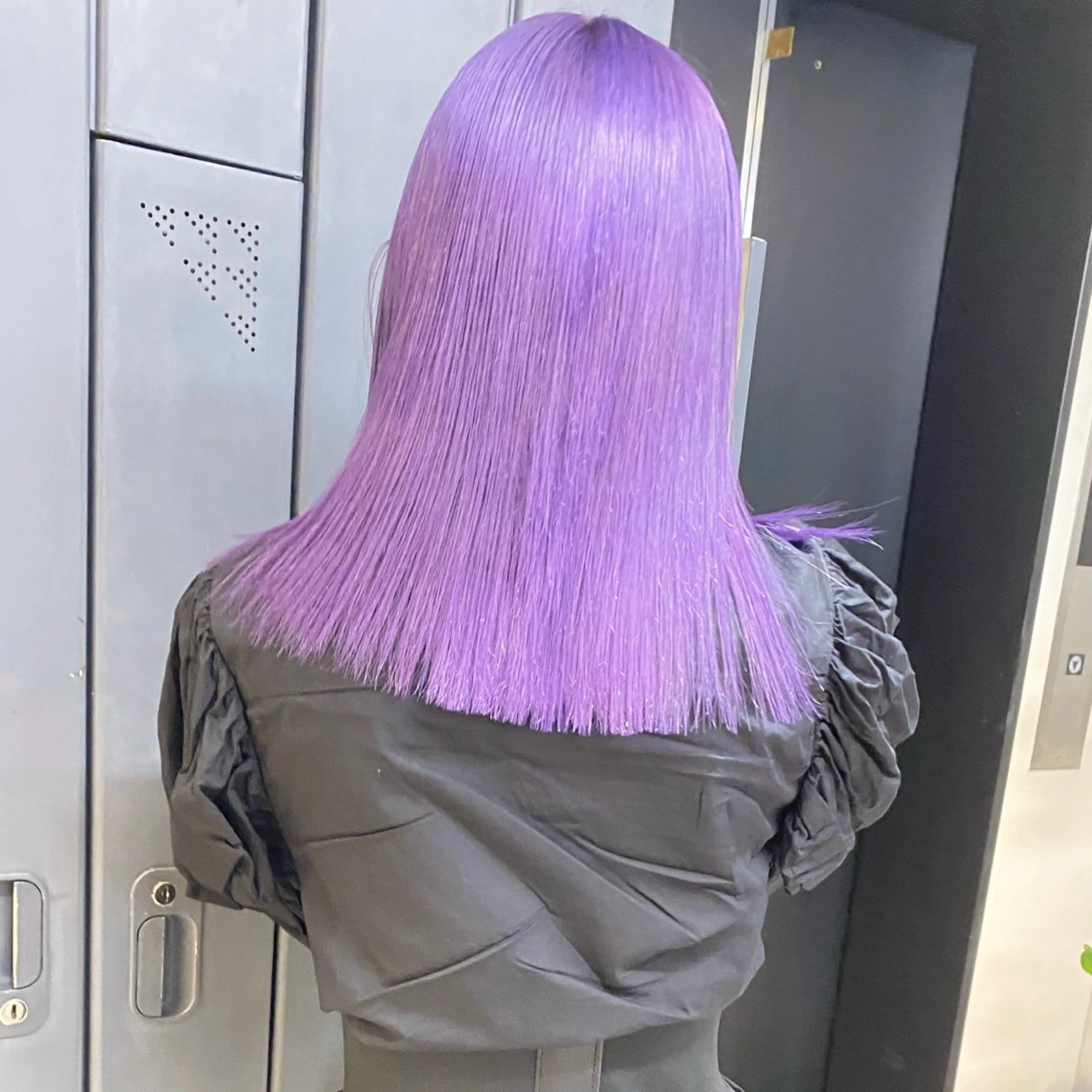 セミロング カラー 🌱大人ハイトーン RENのヘアスタイル