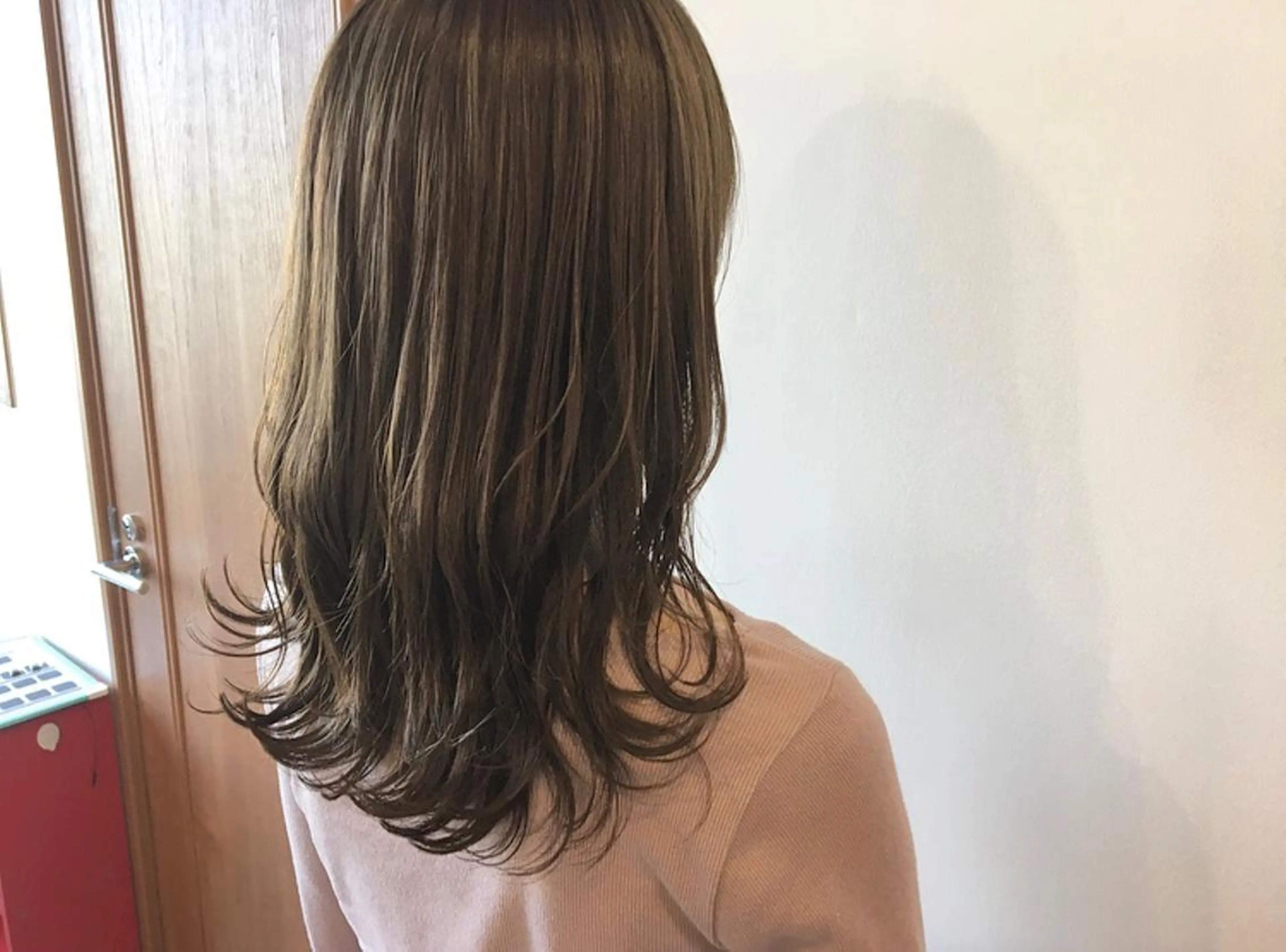 セミロング カラー アッシュ カット ヘアカラー トリートメント 鈴木 翔梧のヘアスタイル