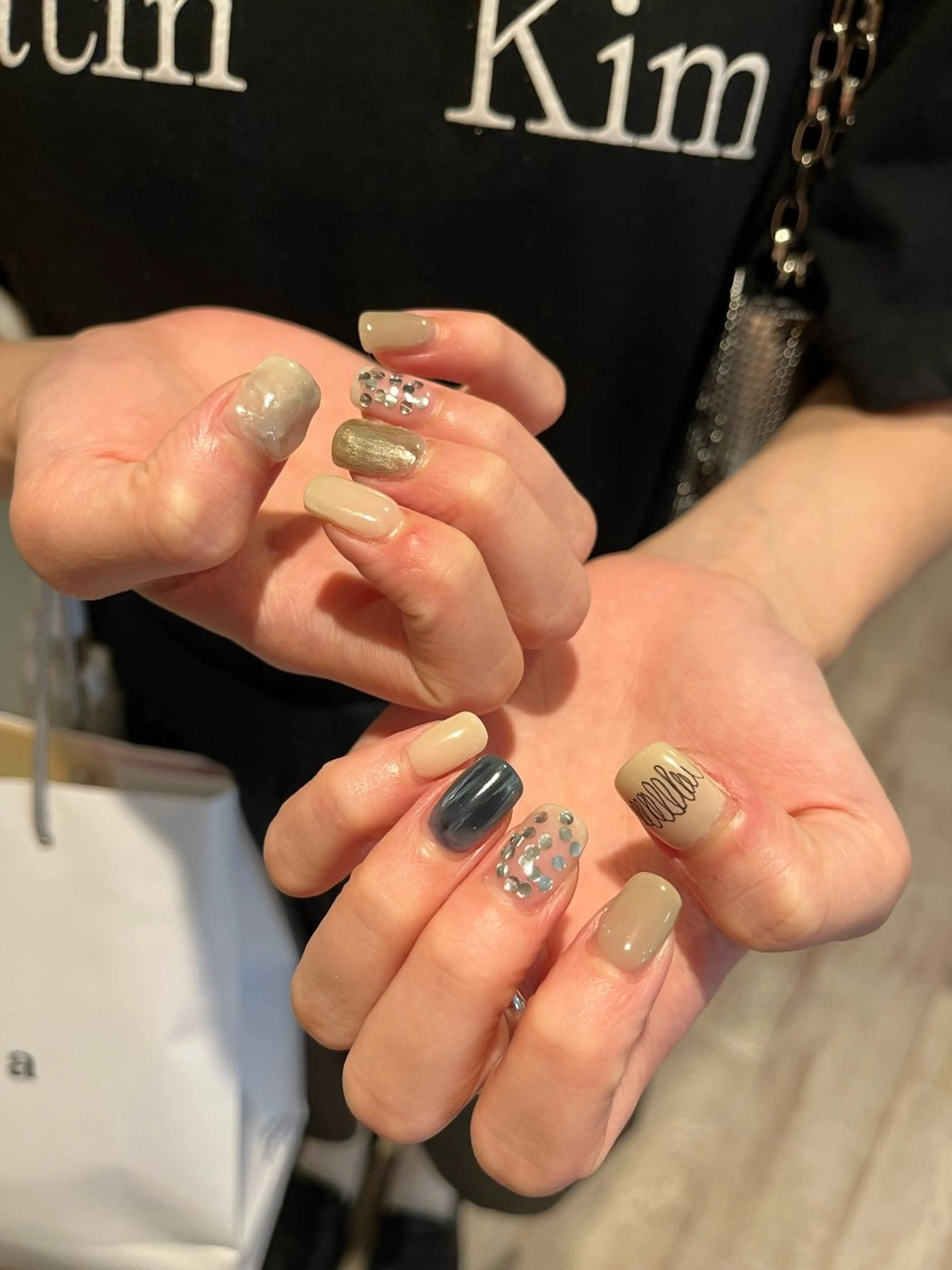 ネイル ハンドネイル une／YUKINA 🫧大人nuanceのネイルデザイン