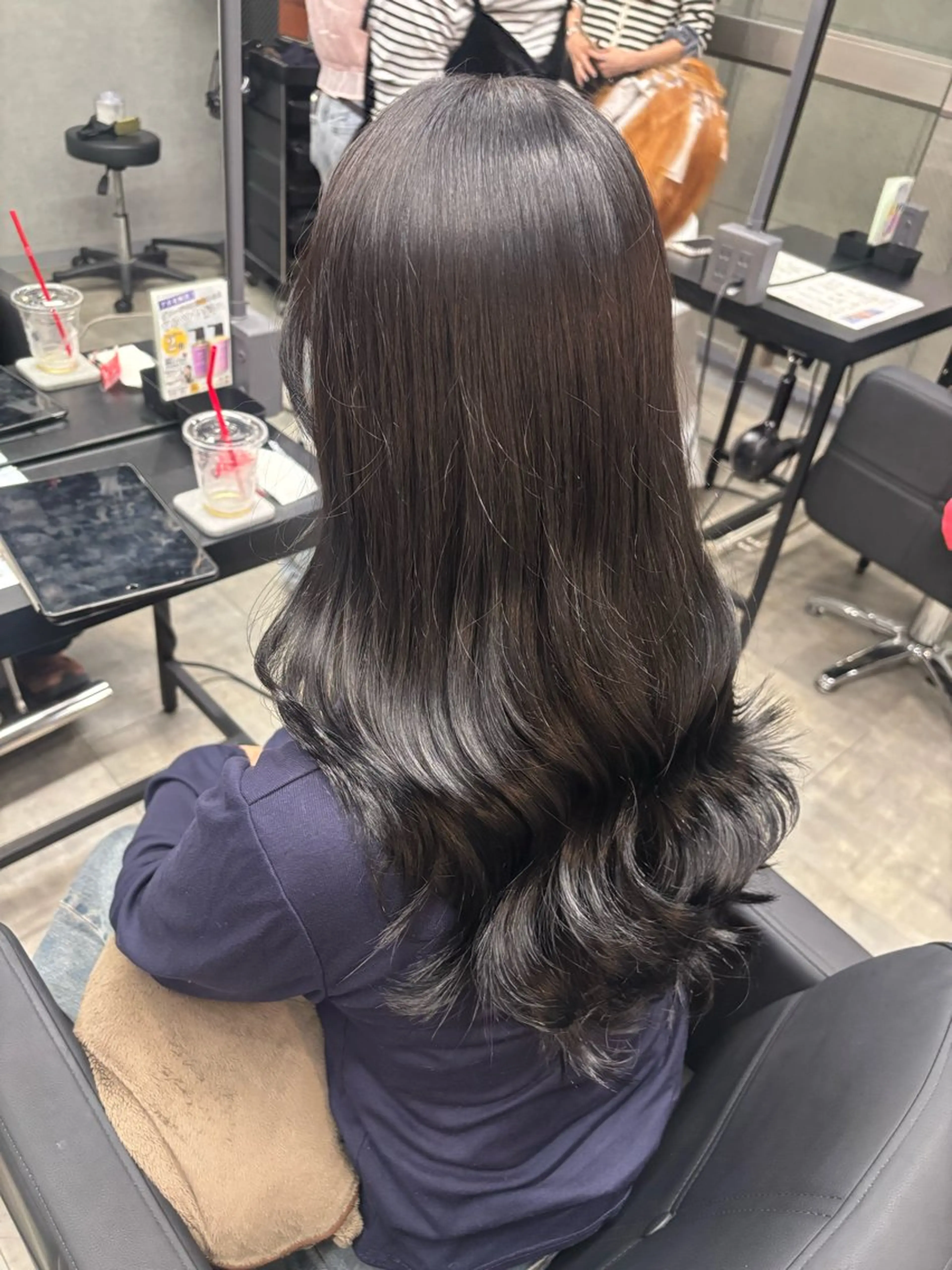 ロング カラー ヘアカラー ユージ / ケアブリーチ/透明感のヘアスタイル