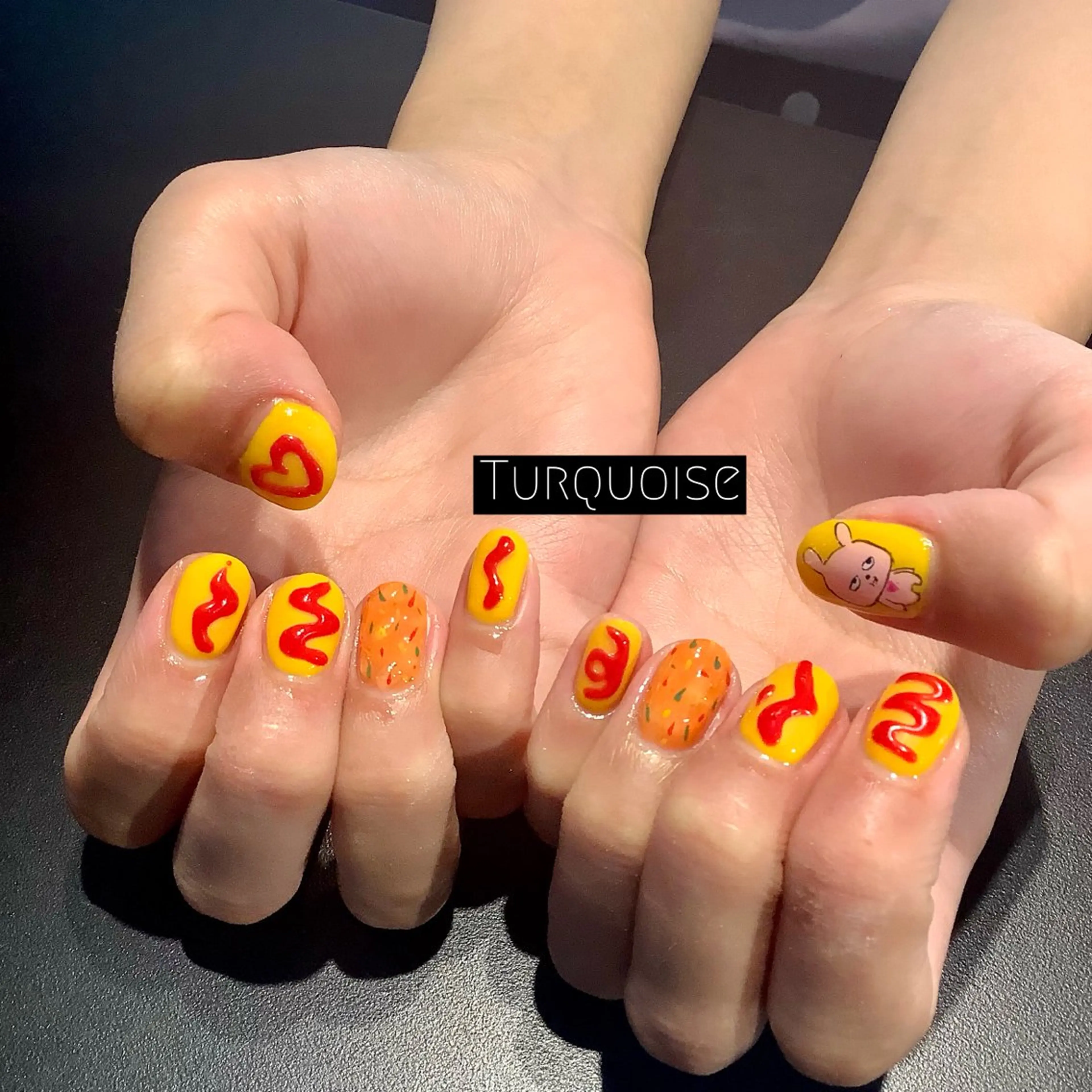 ネイル 個性派ネイルサロン 💅🏼ターコイズのネイルデザイン