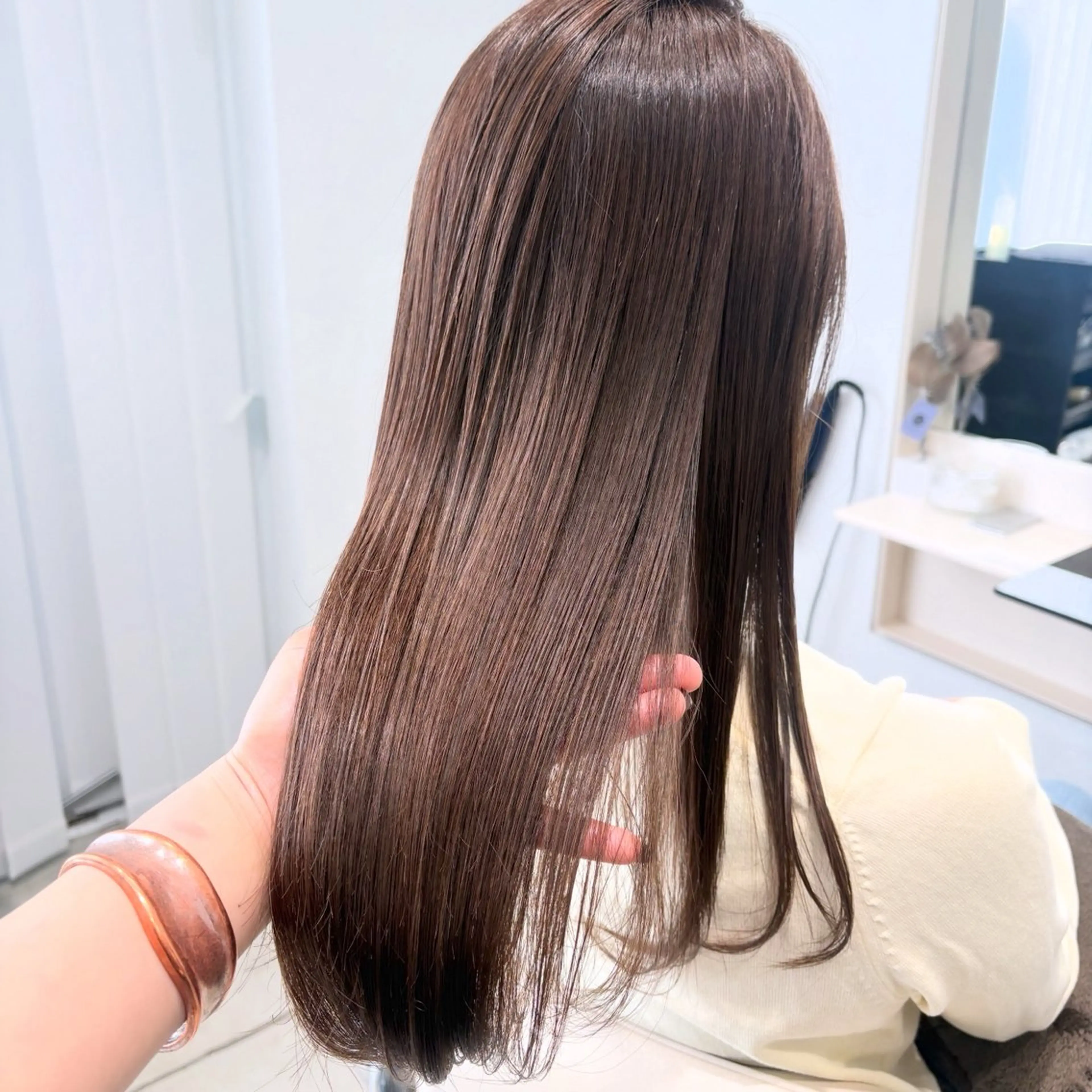 セミロング カラー ベージュカラー ブラウンカラー ブラウンベージュ ココアブラウン グレージュ ヘアカラー トリートメント ヘッドスパ ヘアセット カジュアルを女っぽく 𝗮𝘆𝗮𝗰𝗼のヘアスタイル