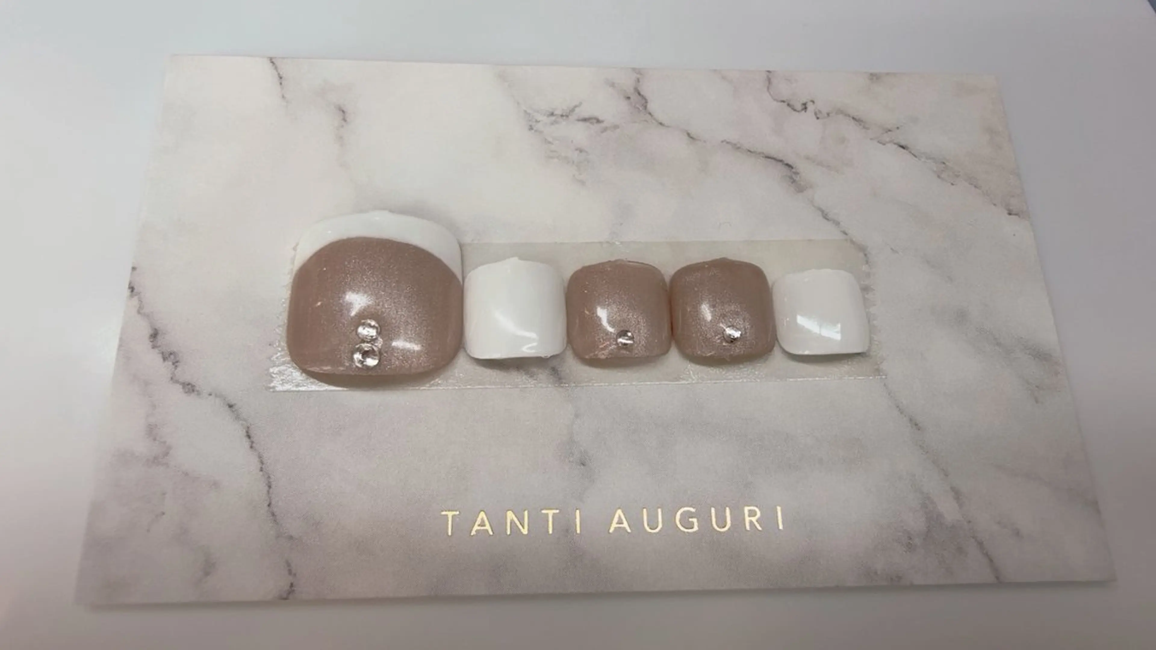 ネイル アートネイル ストーンネイル みゆう 🎀のネイルデザイン