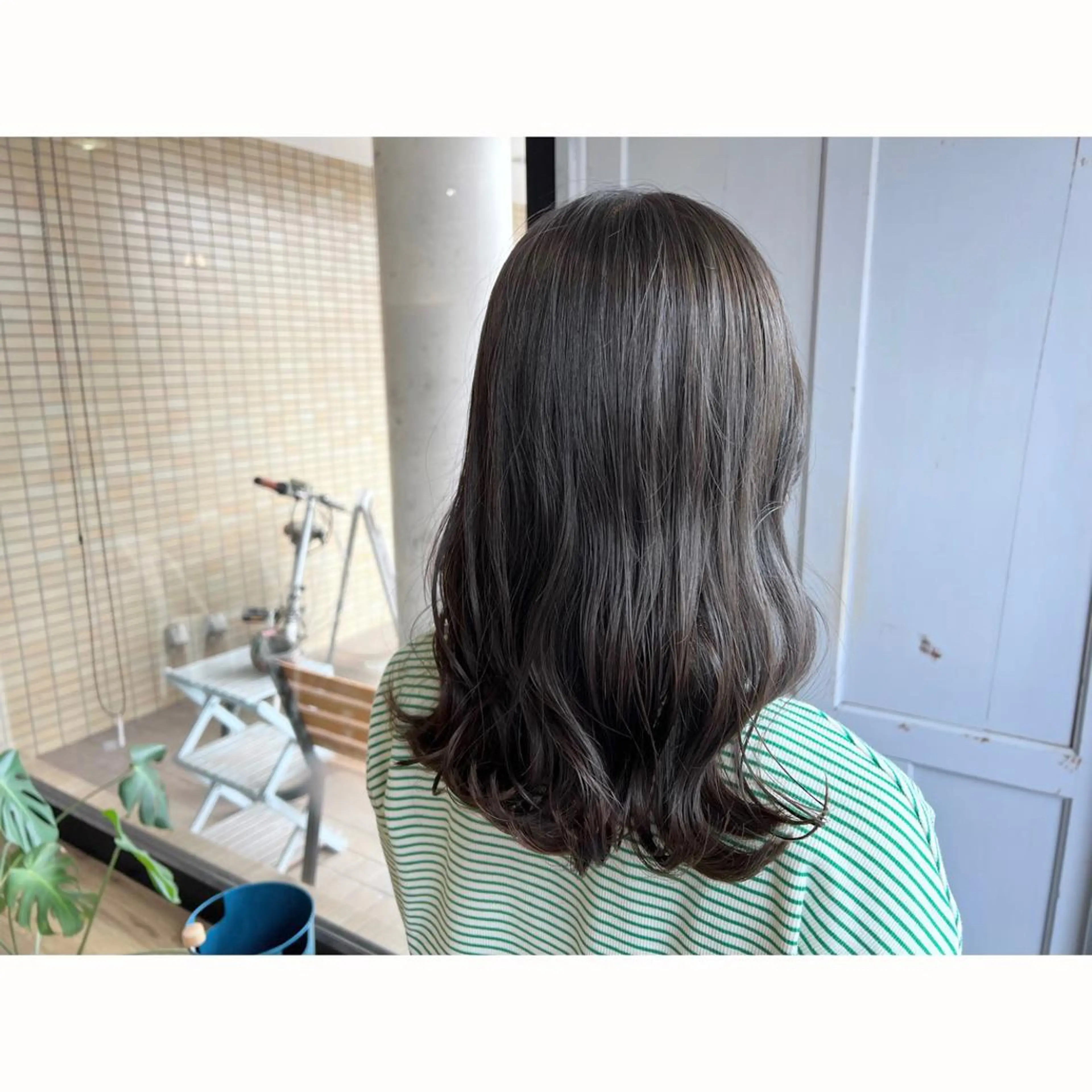 ロング カラー アッシュ ヘアカラー トリートメント ツキダテ ユイのヘアスタイル