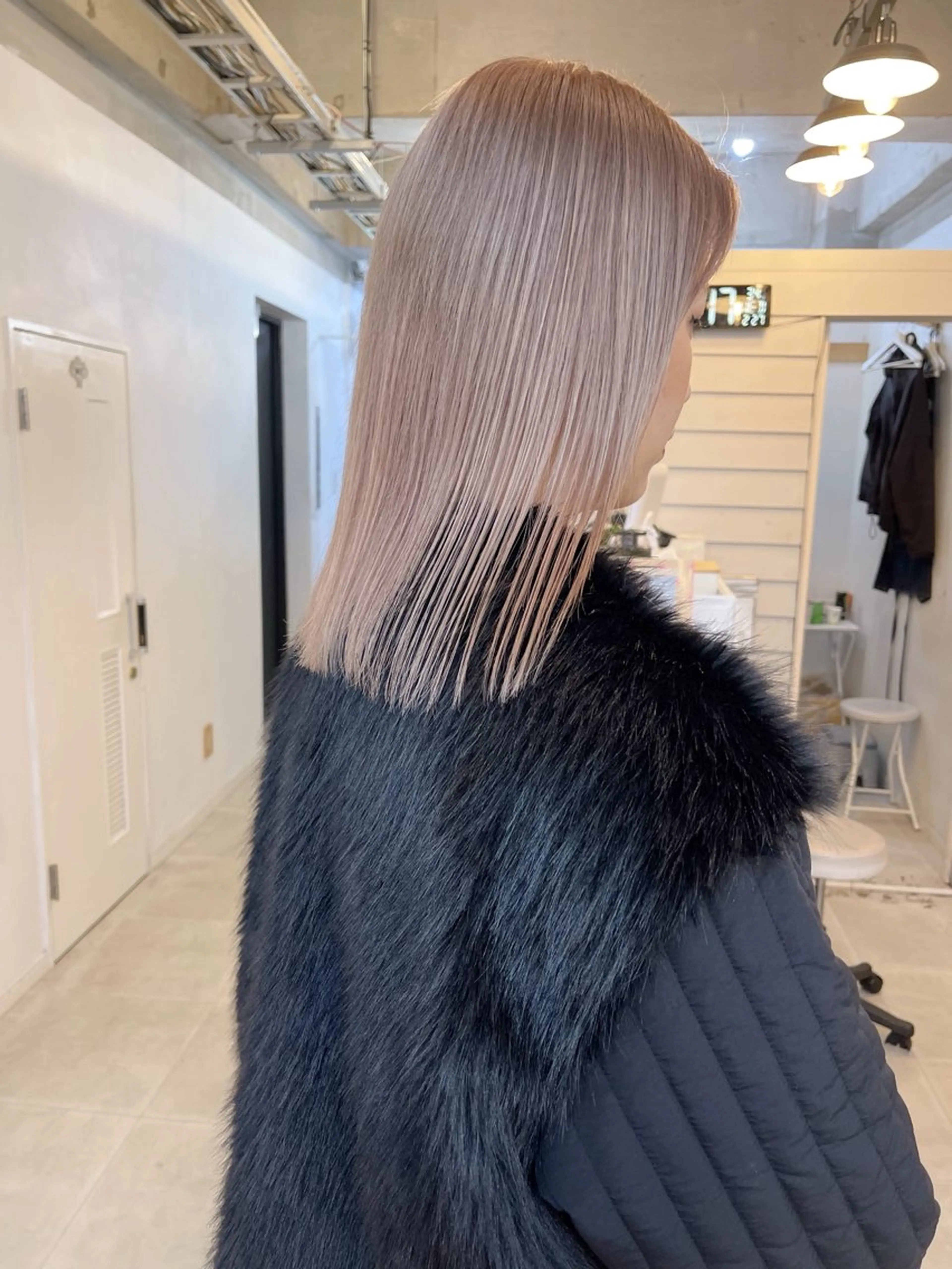 ミディアム カラー ベージュカラー ハイトーンカラー ミルクティーベージュ ピンクカラー ピンクベージュ ヘアカラー トリートメント AiM 大名　似合わせカットのヘアスタイル