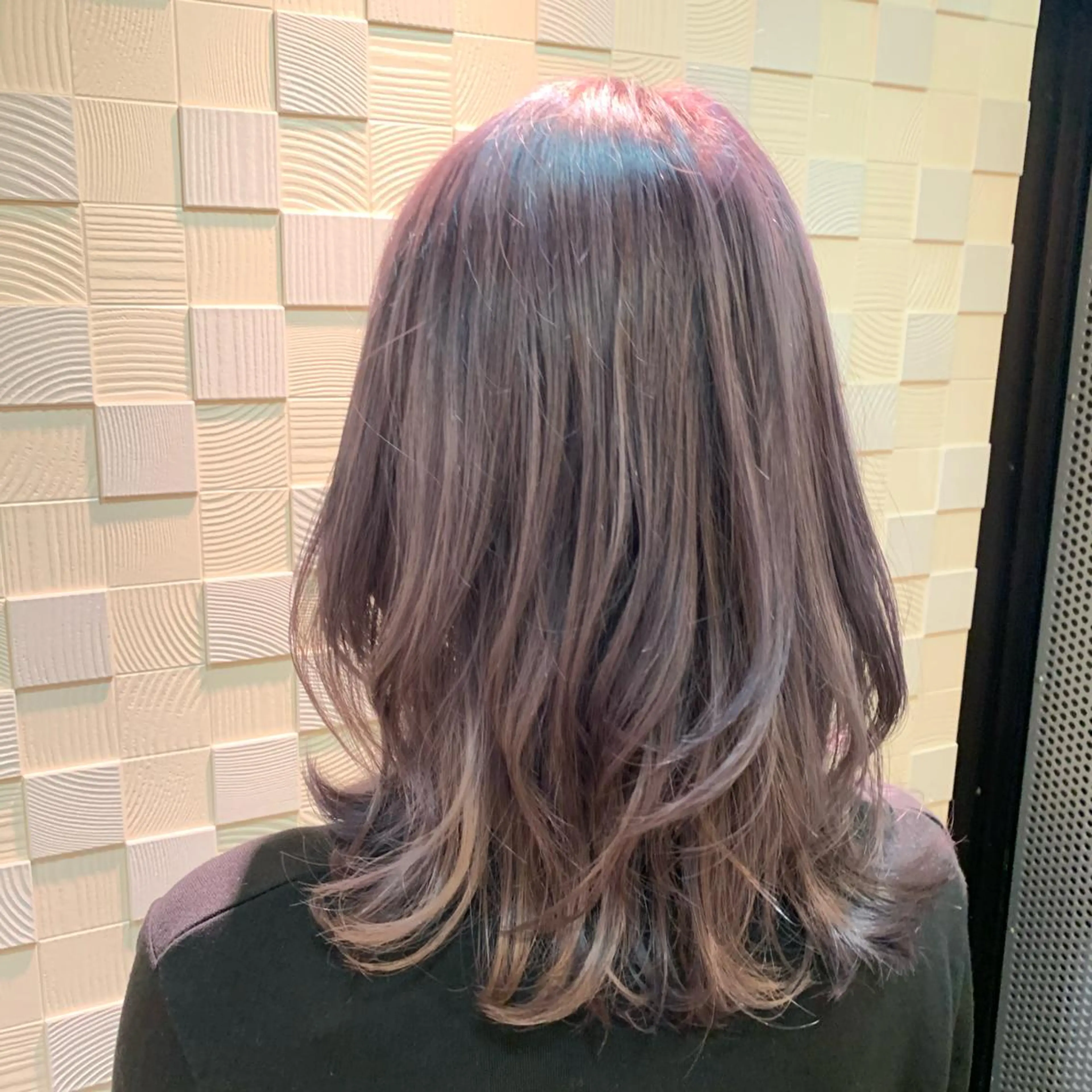 セミロング カラー ブリーチ ラベンダーカラー カット ヘアカラー トリートメント LINK yumiのヘアスタイル