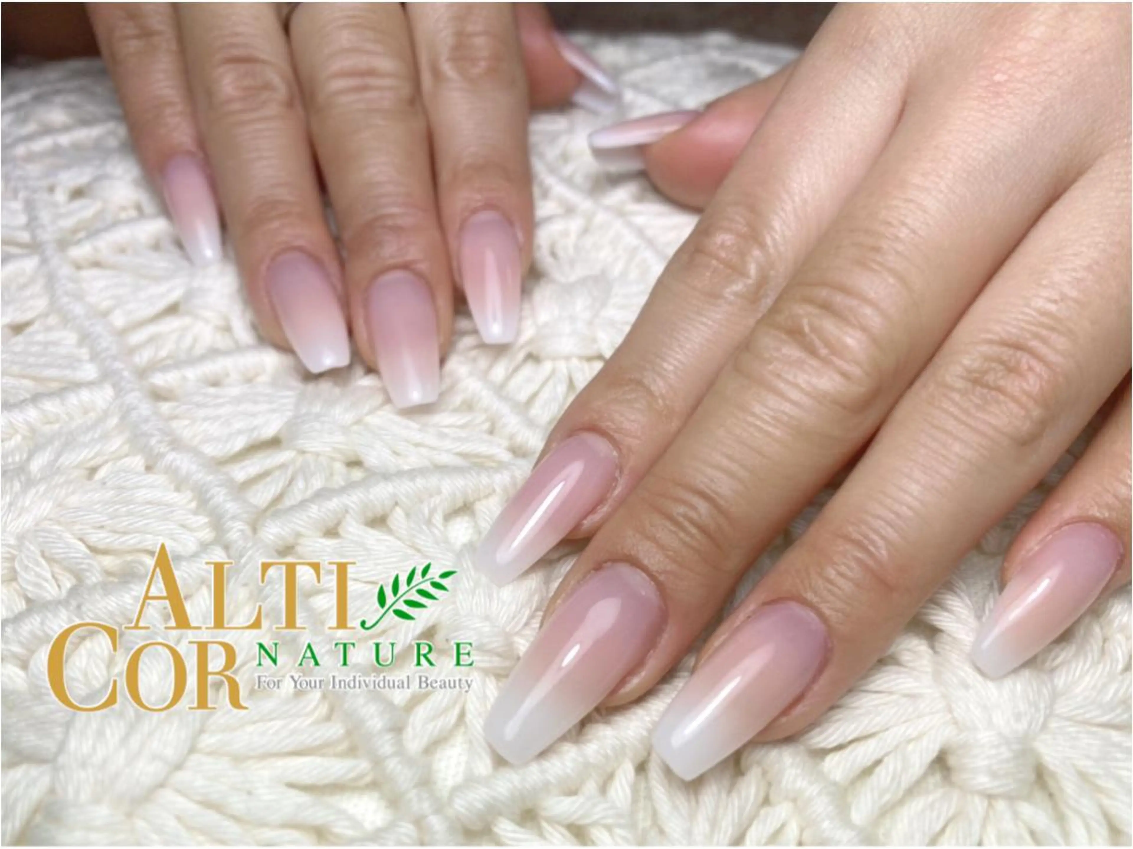 ネイル ChezEspoir 佐藤のネイルデザイン