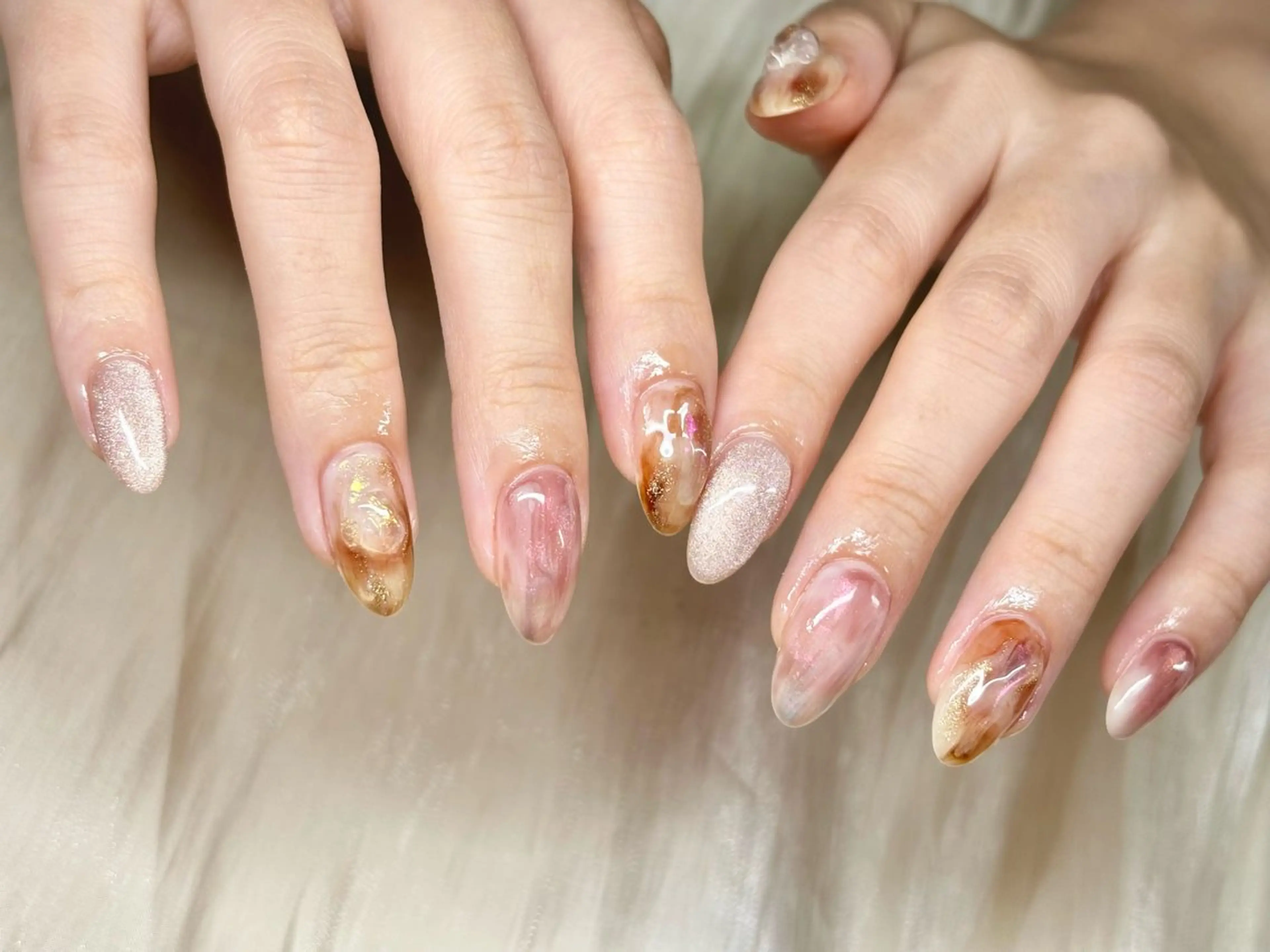 ネイル ブラウン マグネットネイル ニュアンスネイル ETE LUNA NAILのネイルデザイン