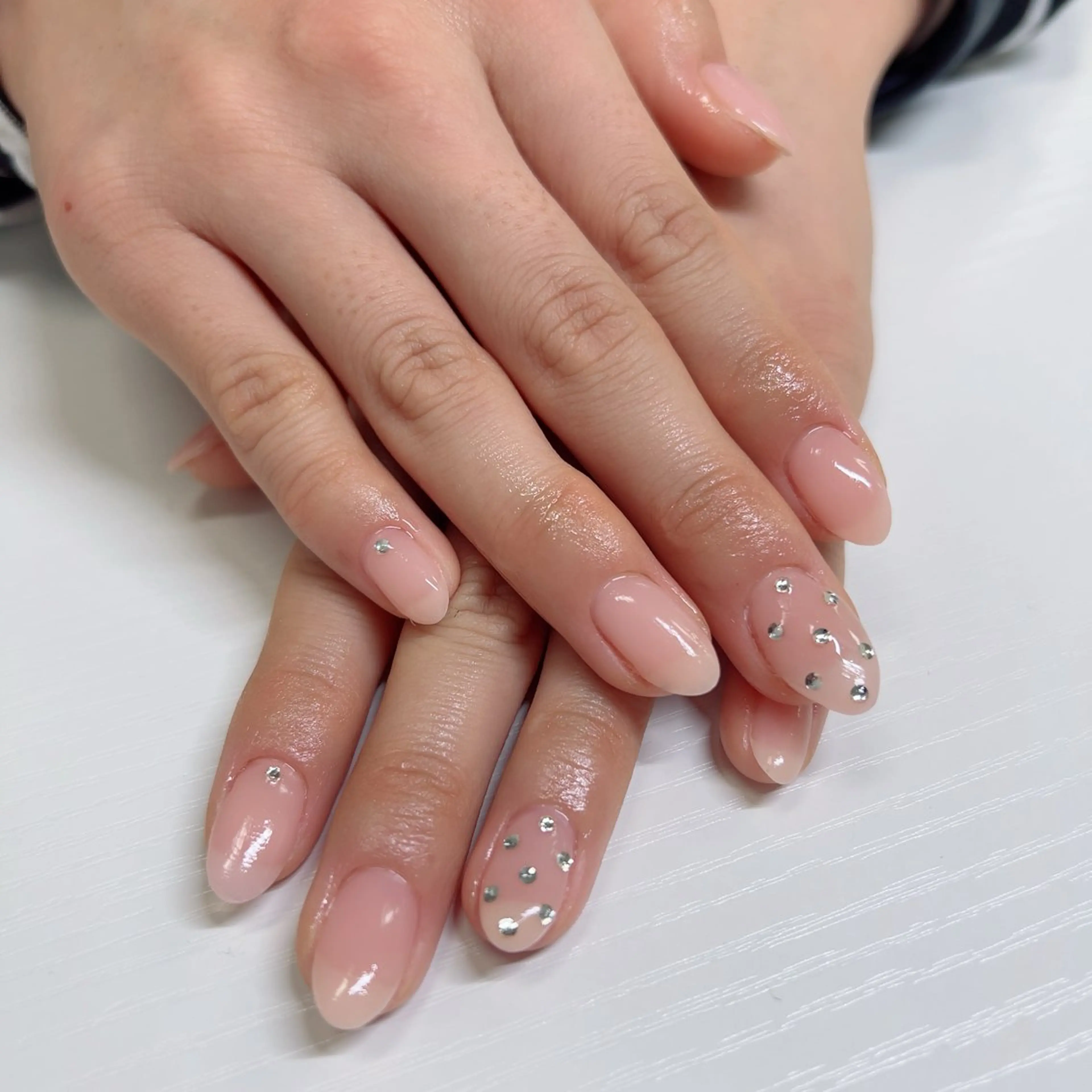 ネイル オーロラネイル クリアネイル ドット ワンカラーネイル シンプルネイル ハンドネイル Bianca立川店 saitoのネイルデザイン