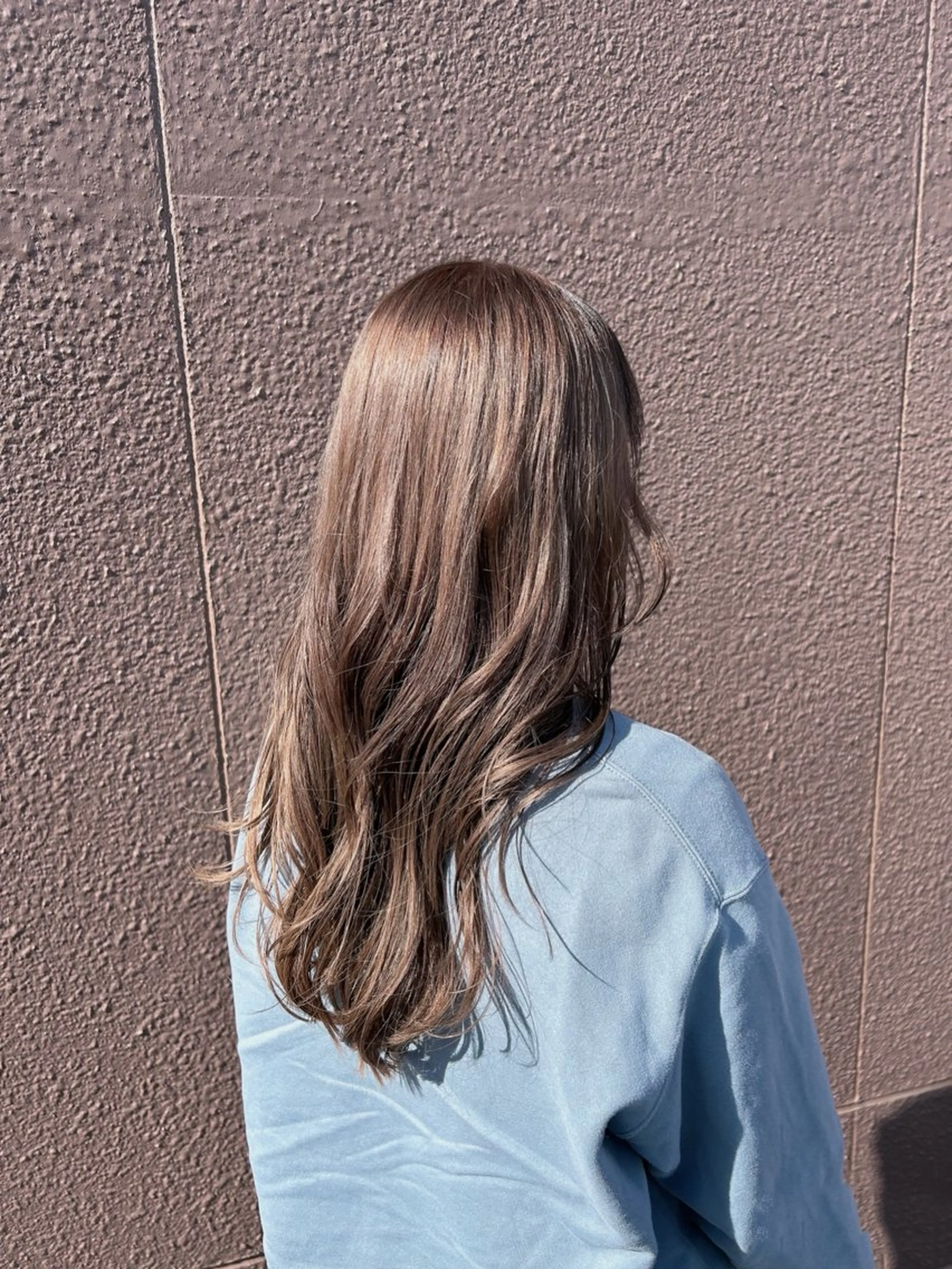 ロング カラー ブリーチ 透明感カラー グレージュ ミルクティーグレージュ 東山 紗月のヘアスタイル