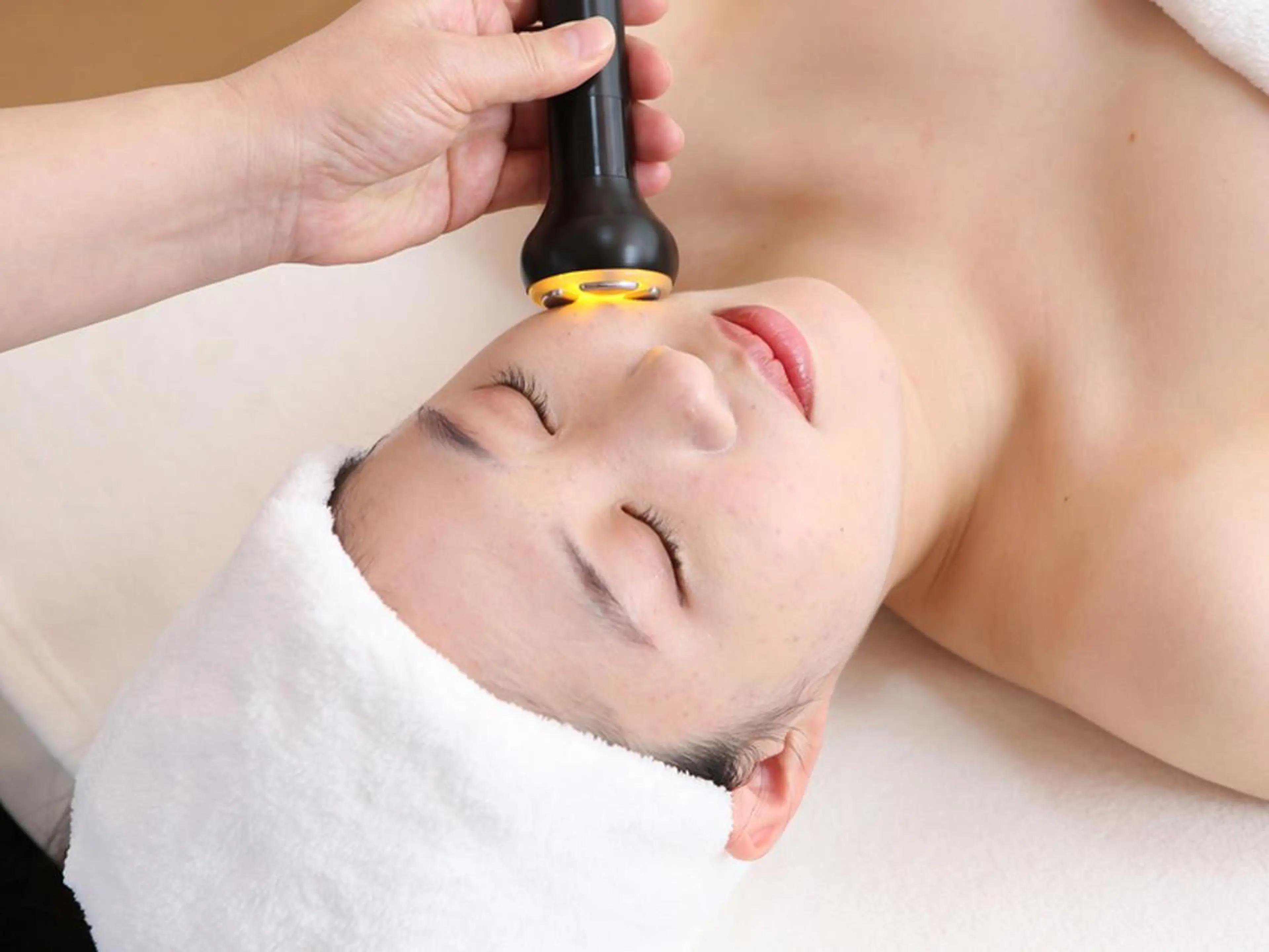 💟超人気❗️小顔集中コース💟90分     最新痩身機器+小顔コルギ！機器で首・デコルテ・     顔のケア◎の写真