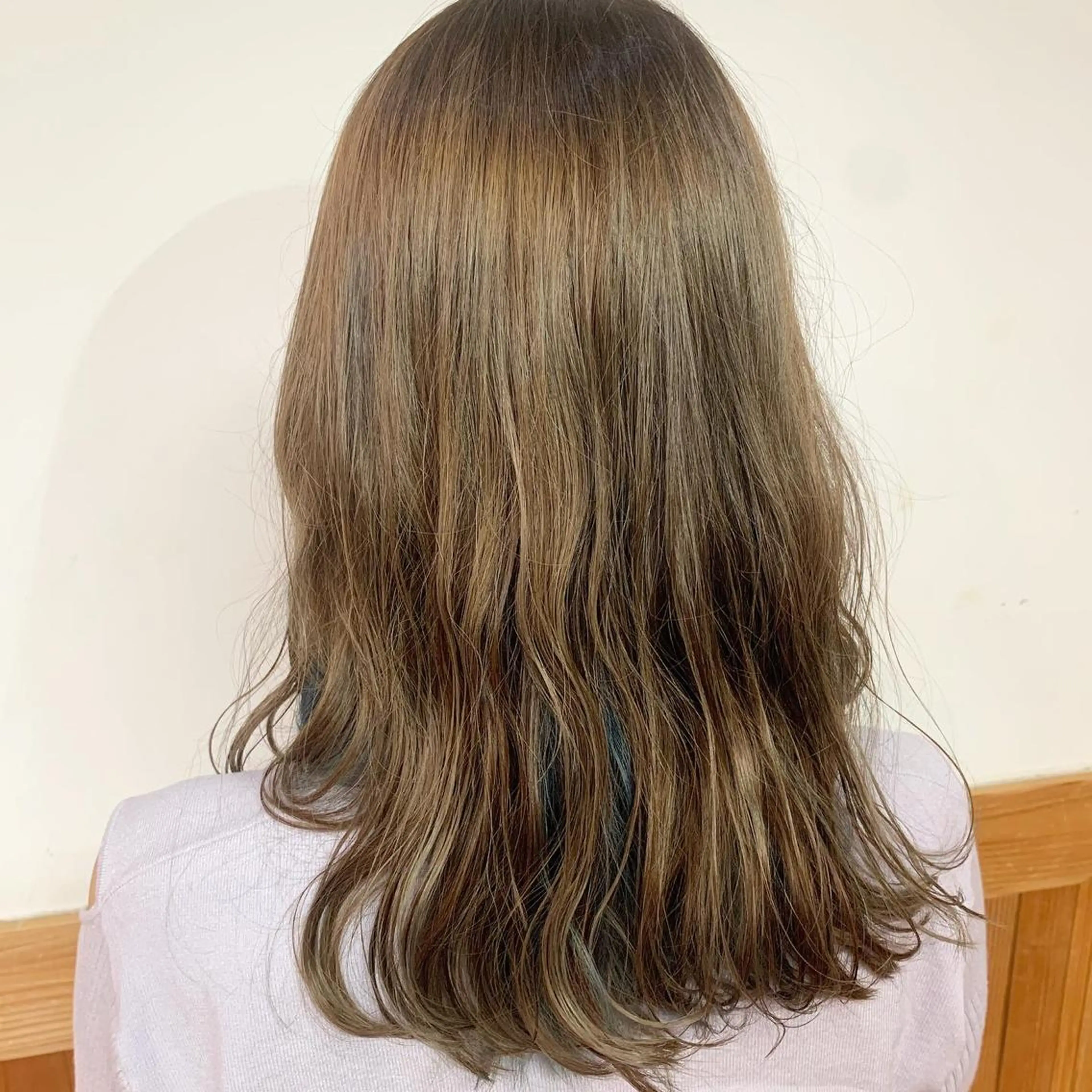 セミロング 狩野 くるみのヘアスタイル