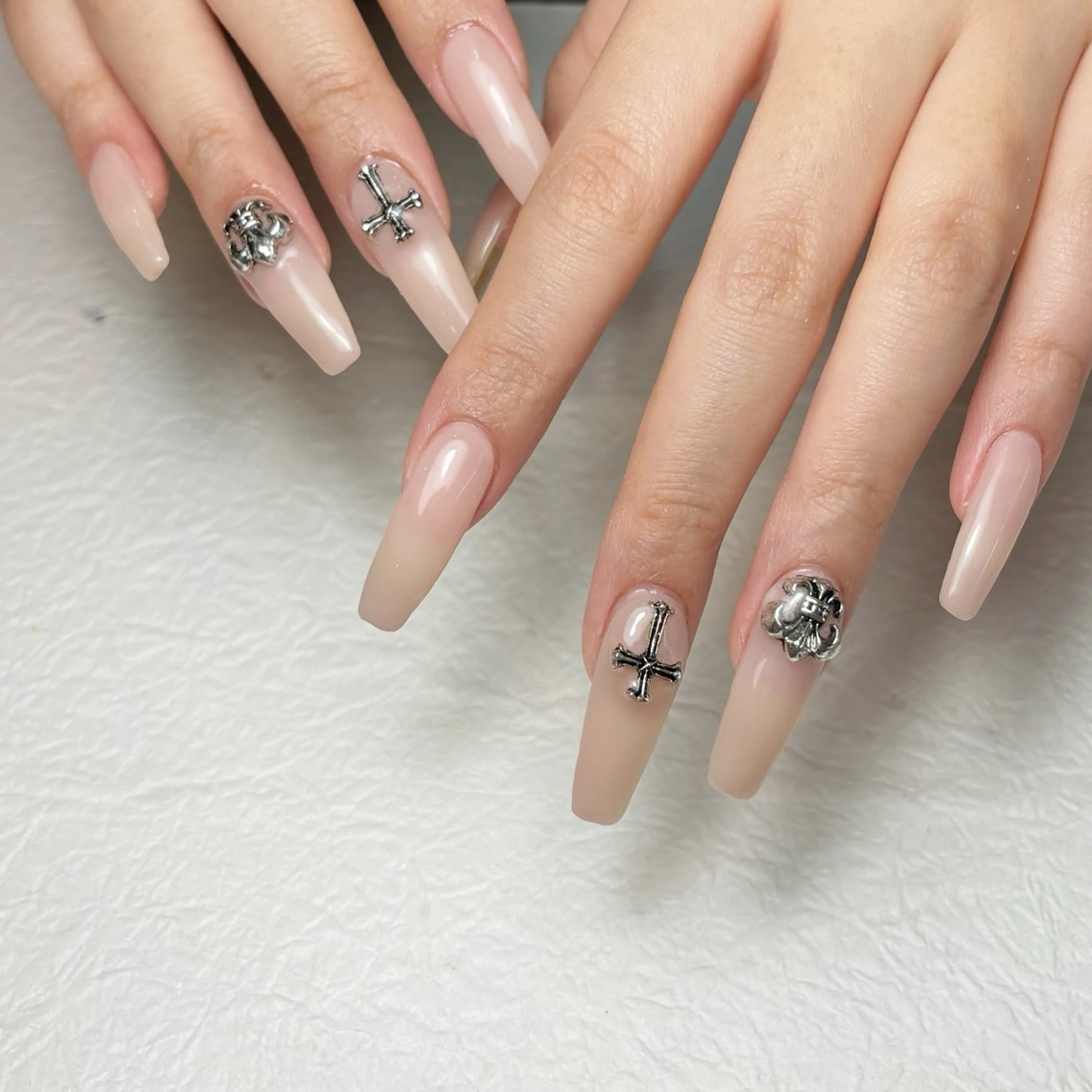 ネイル アートネイル フットネイル ジェルネイル キラキラネイル 韓国ネイル ハンドネイル Y nail なんば堀江店のネイルデザイン