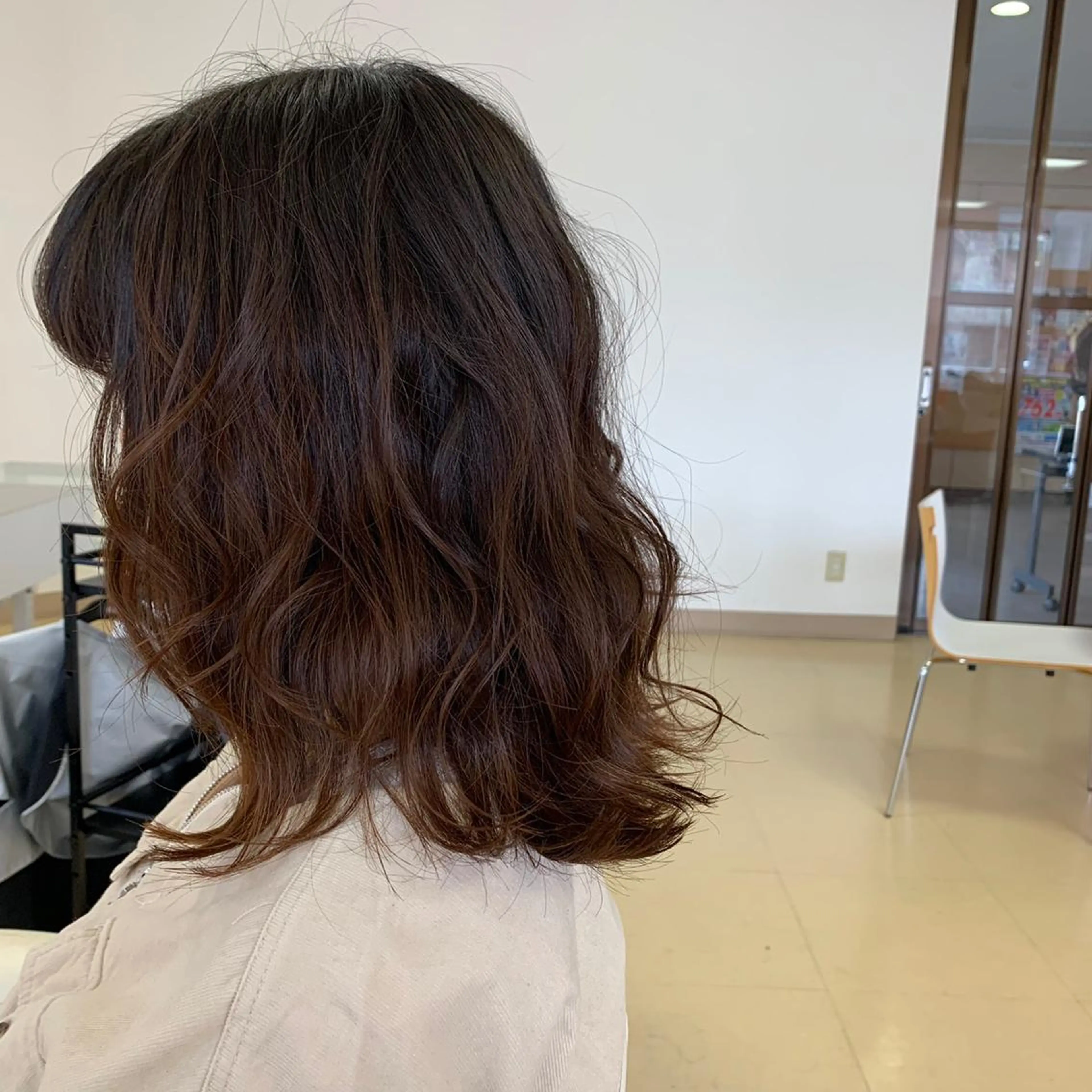 ミディアム カラー ブラウンカラー 大阪ウルフカット ハッシュカットのヘアスタイル