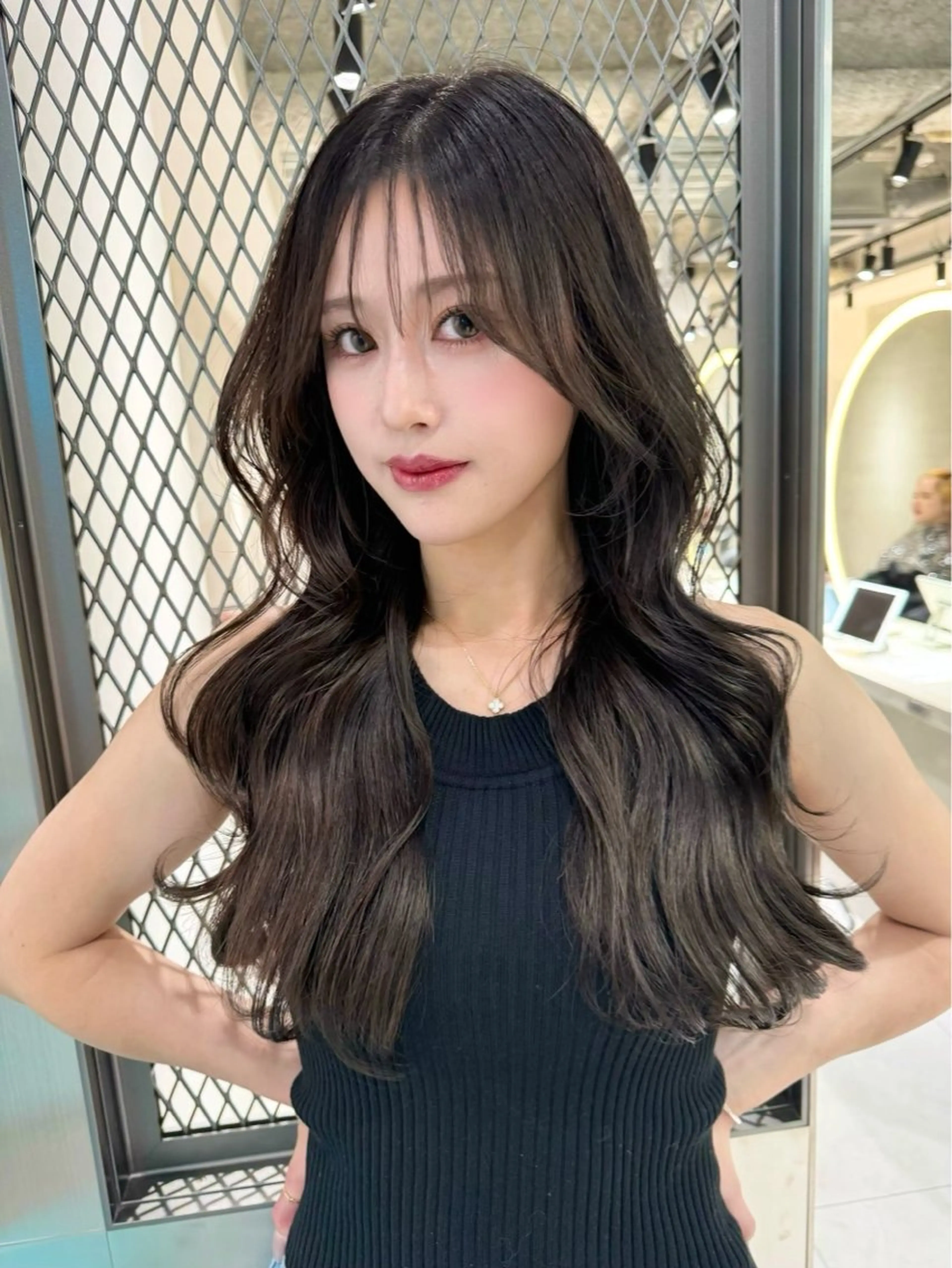 ロング くびれヘア 韓国風ヘア カット 縮毛矯正/髪質改善 🌟本郷壮一郎のヘアスタイル