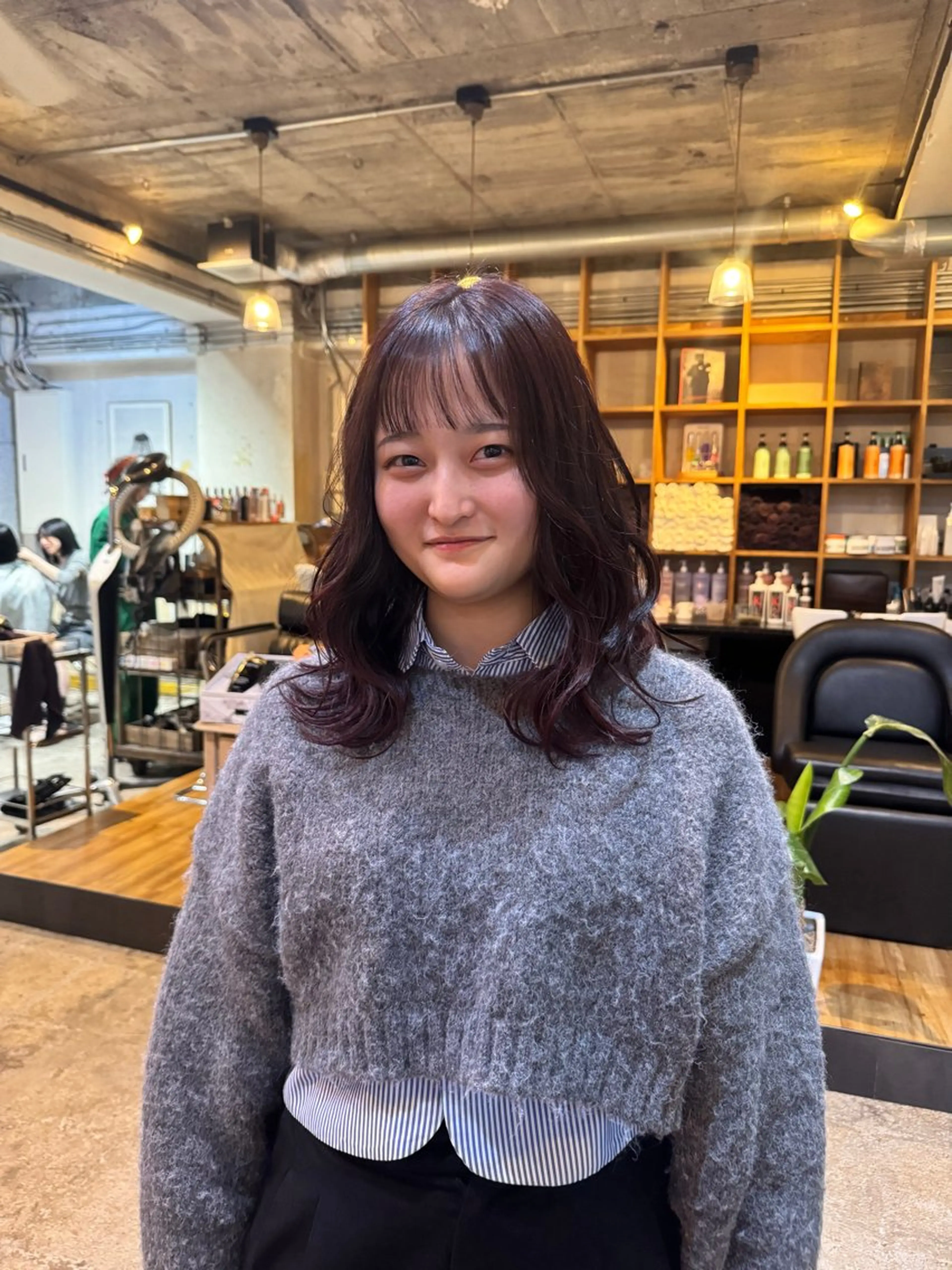 セミロング カット ヘアカラー AYA 【HIKARIS】のヘアスタイル