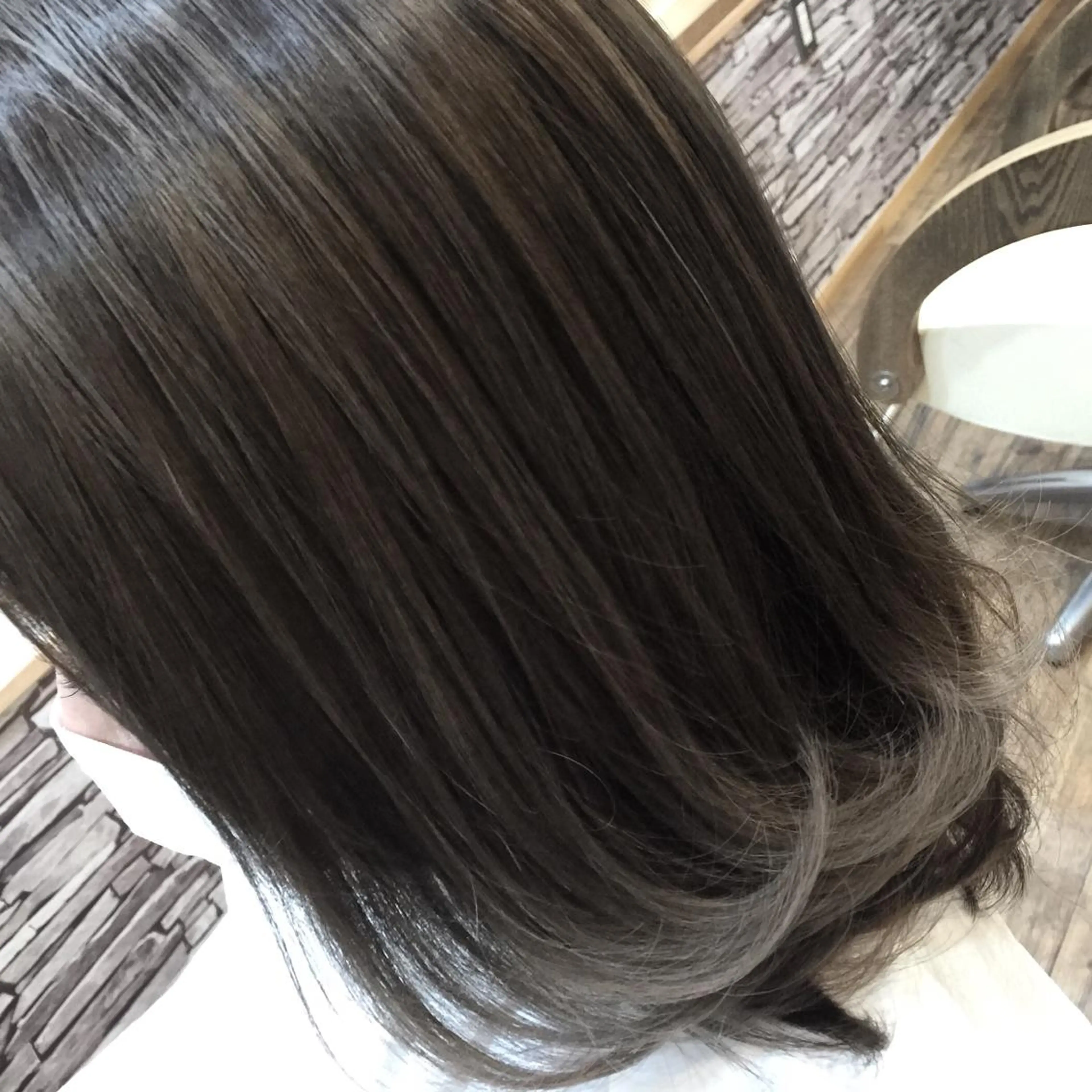 カラー アッシュ エヌプランツ 和泉府中のヘアスタイル
