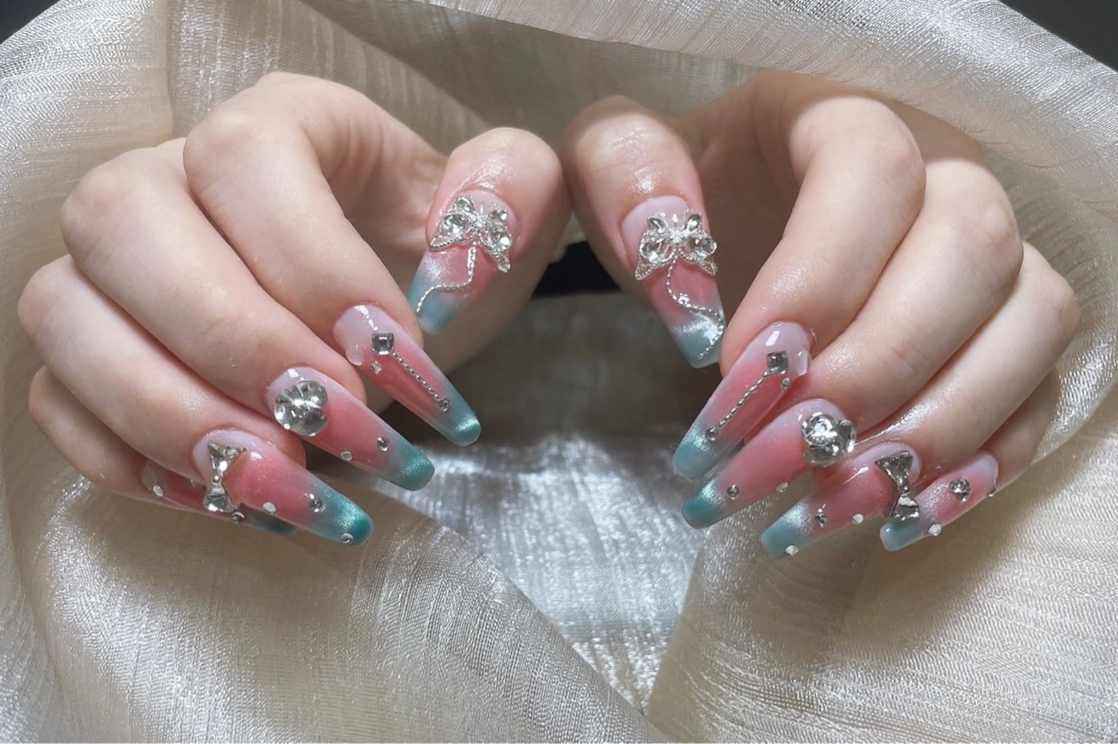 ネイル ハンドネイル ハンドケア モナ& あきのネイルデザイン