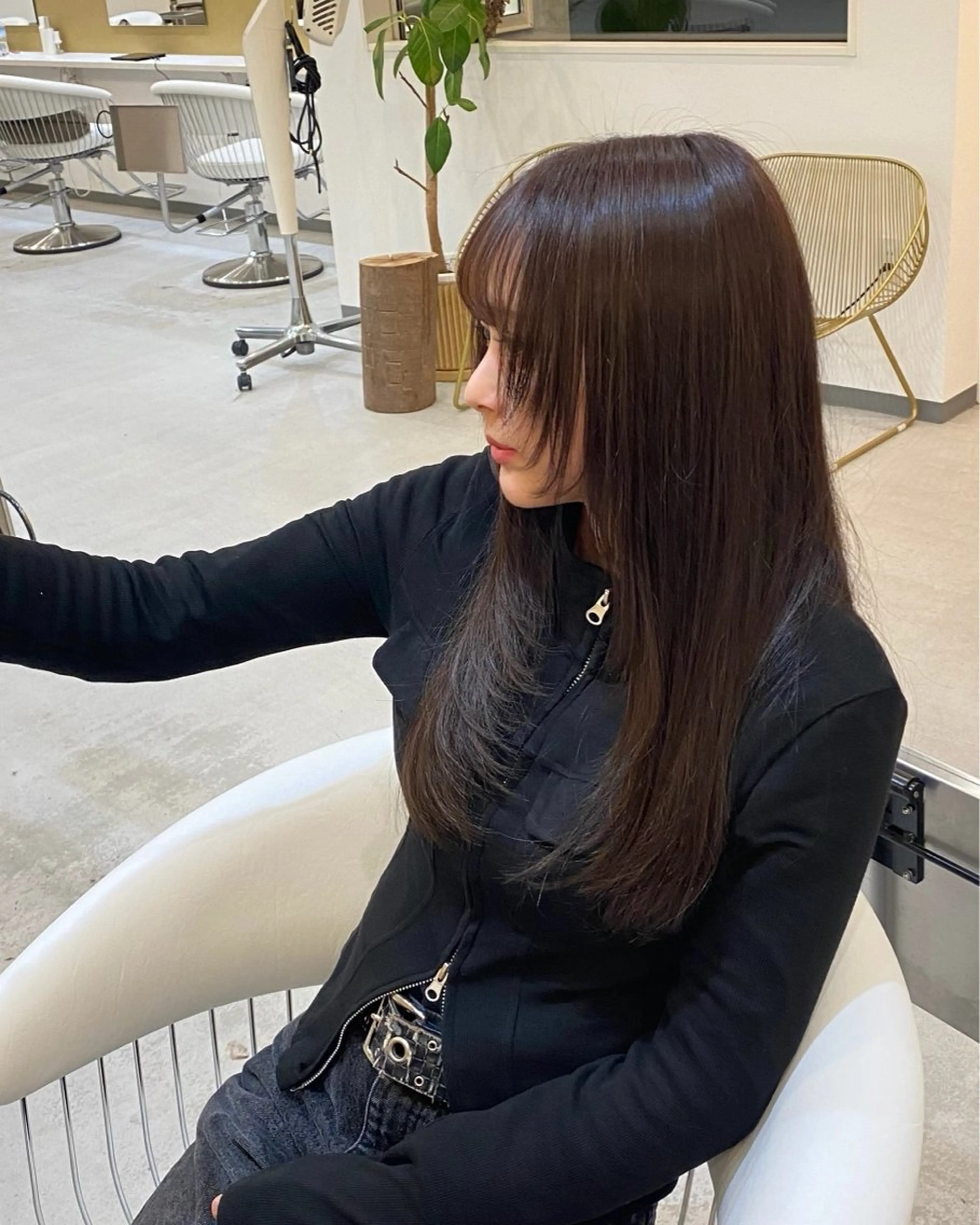 ロング カラー 小西 由季乃のヘアスタイル