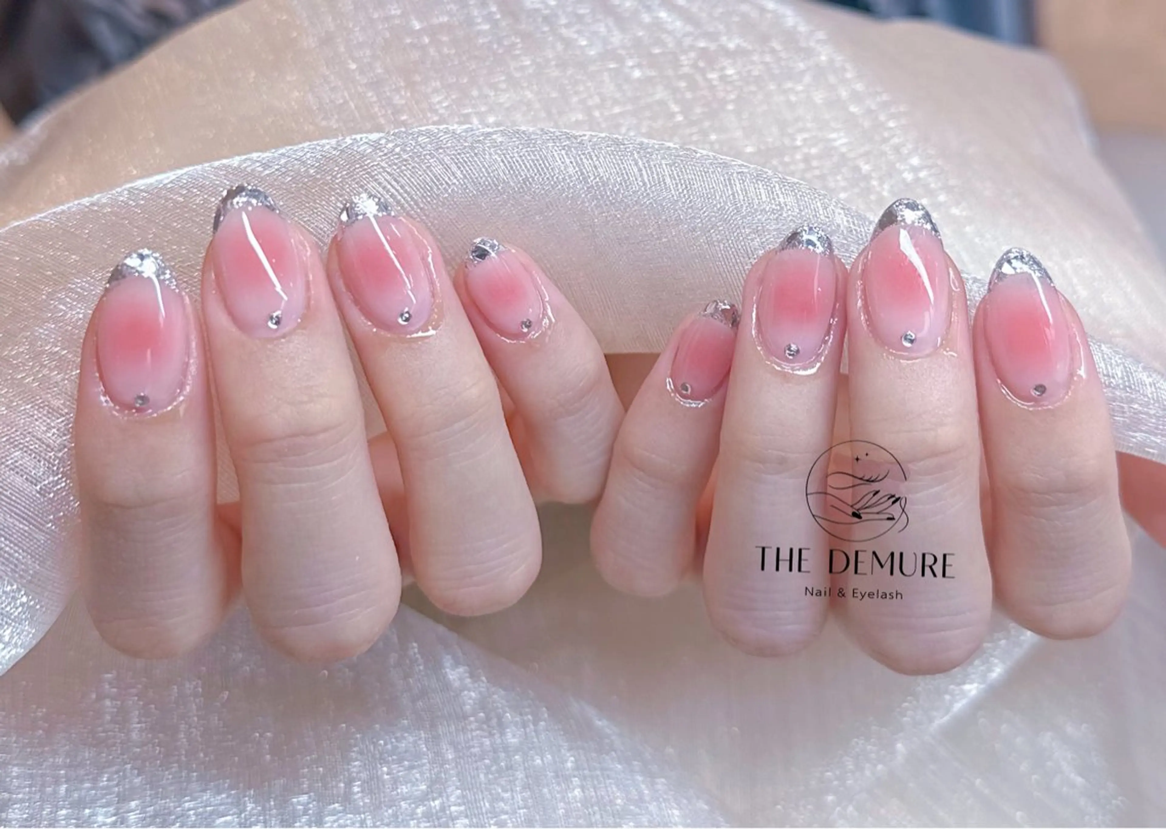 ネイル アートネイル キラキラネイル 韓国ネイル 水色 ロングネイル ハンドネイル ハンドケア NailDemure 【銀座店】のネイルデザイン
