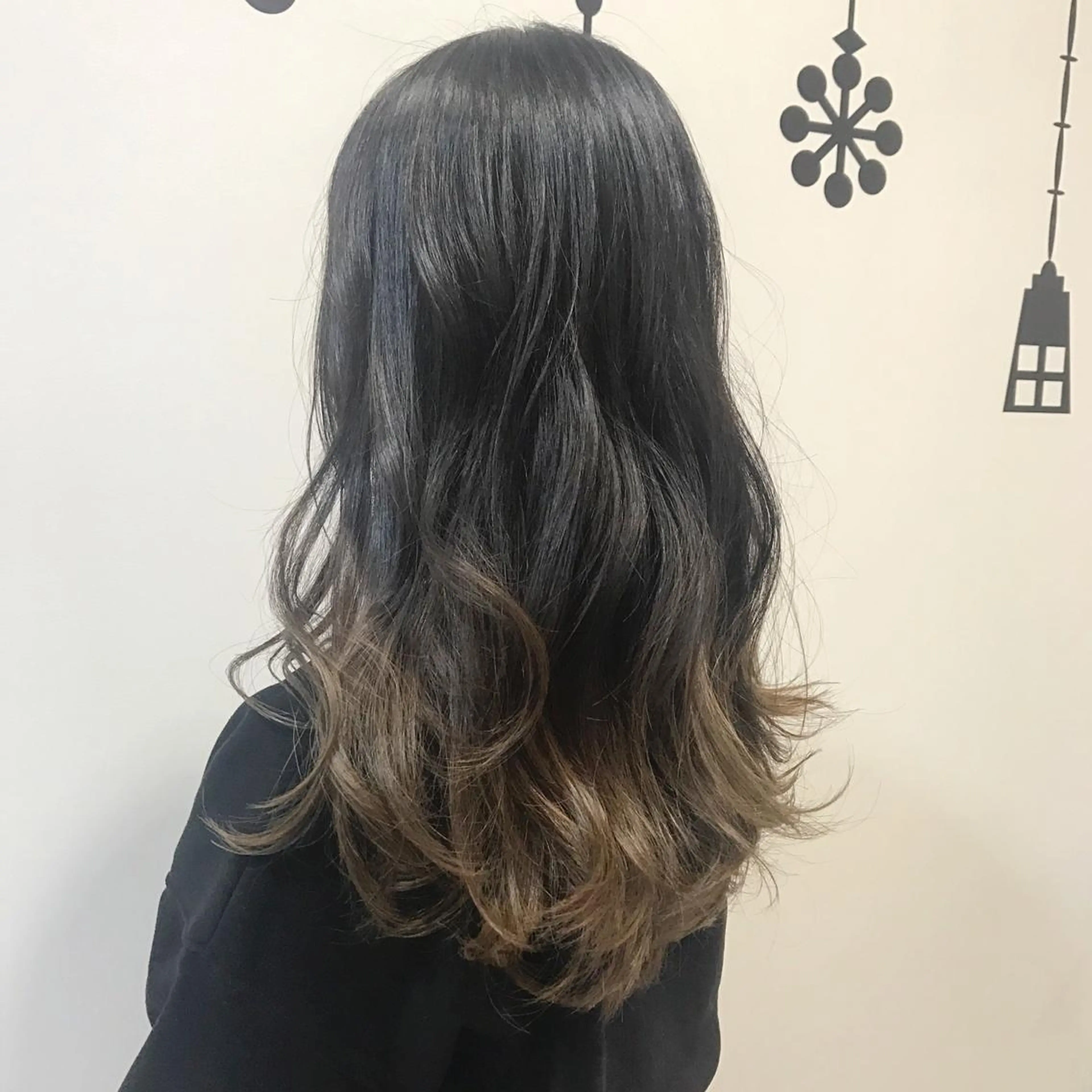 ロング カラー 黒髪 ブリーチ グラデーションカラー 青木 香怜のマツエク・マツパデザイン