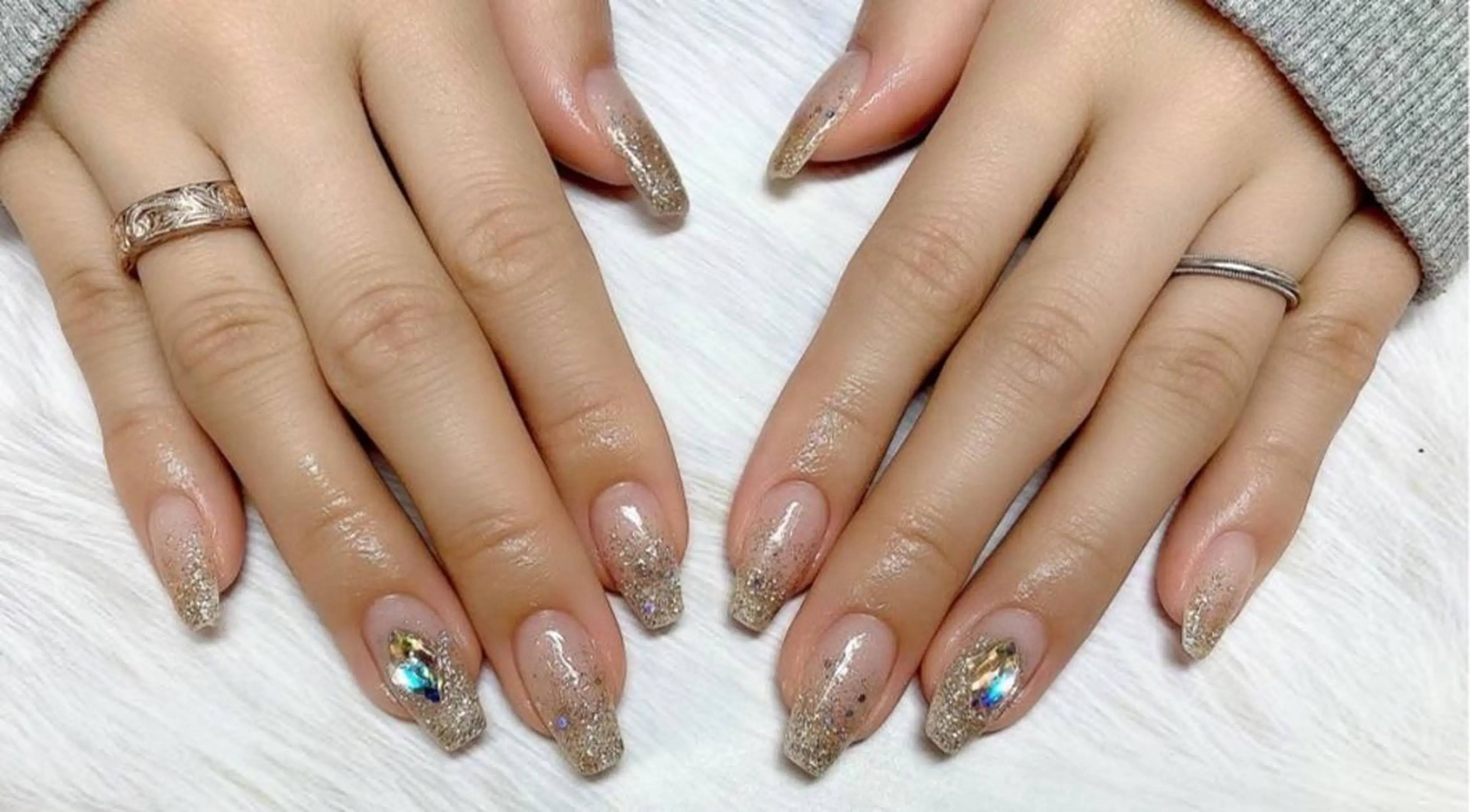 ネイル ラメ(グリッター) ラメグラデーション ヘアセットサロン 🎀ECXIAのヘアスタイル