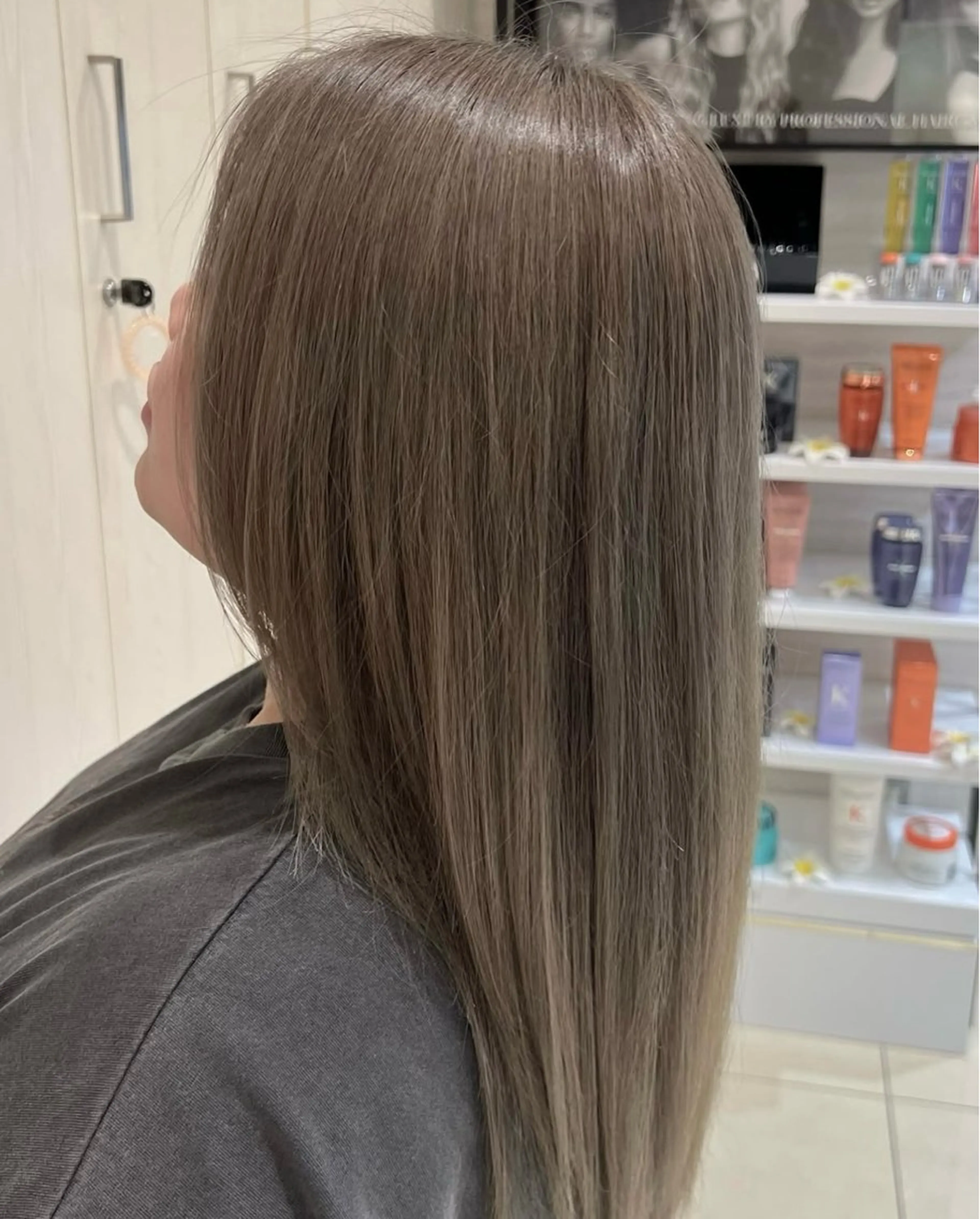 ロング カラー ブリーチ グレージュ GRANDEUR natsukiのヘアスタイル