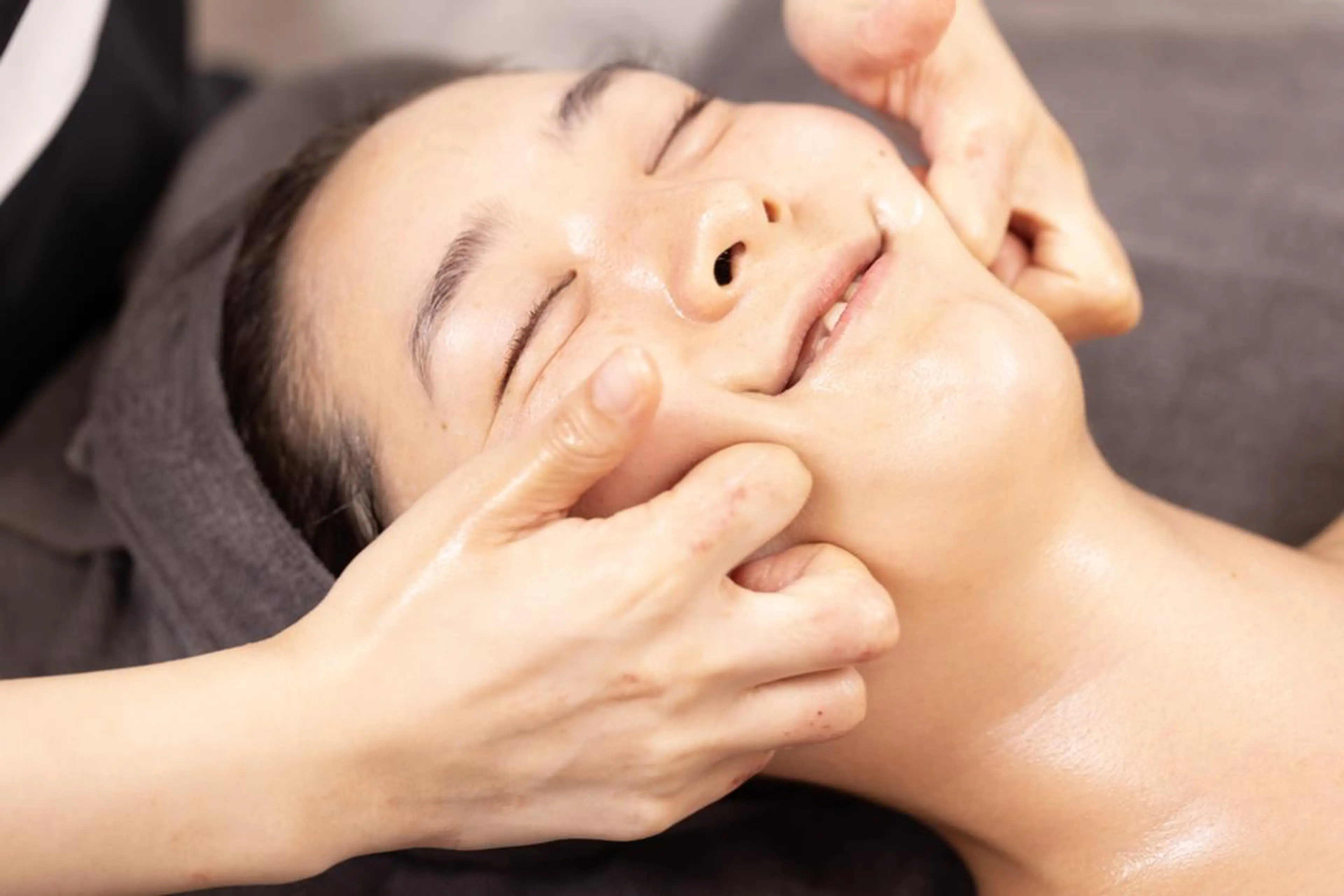 学割【小顔/エラ張り/食いしばり】有名鍼灸師監修！ほぐして流す！筋膜リリース小顔フェイシャル✨ミニモ限定価格✨の写真