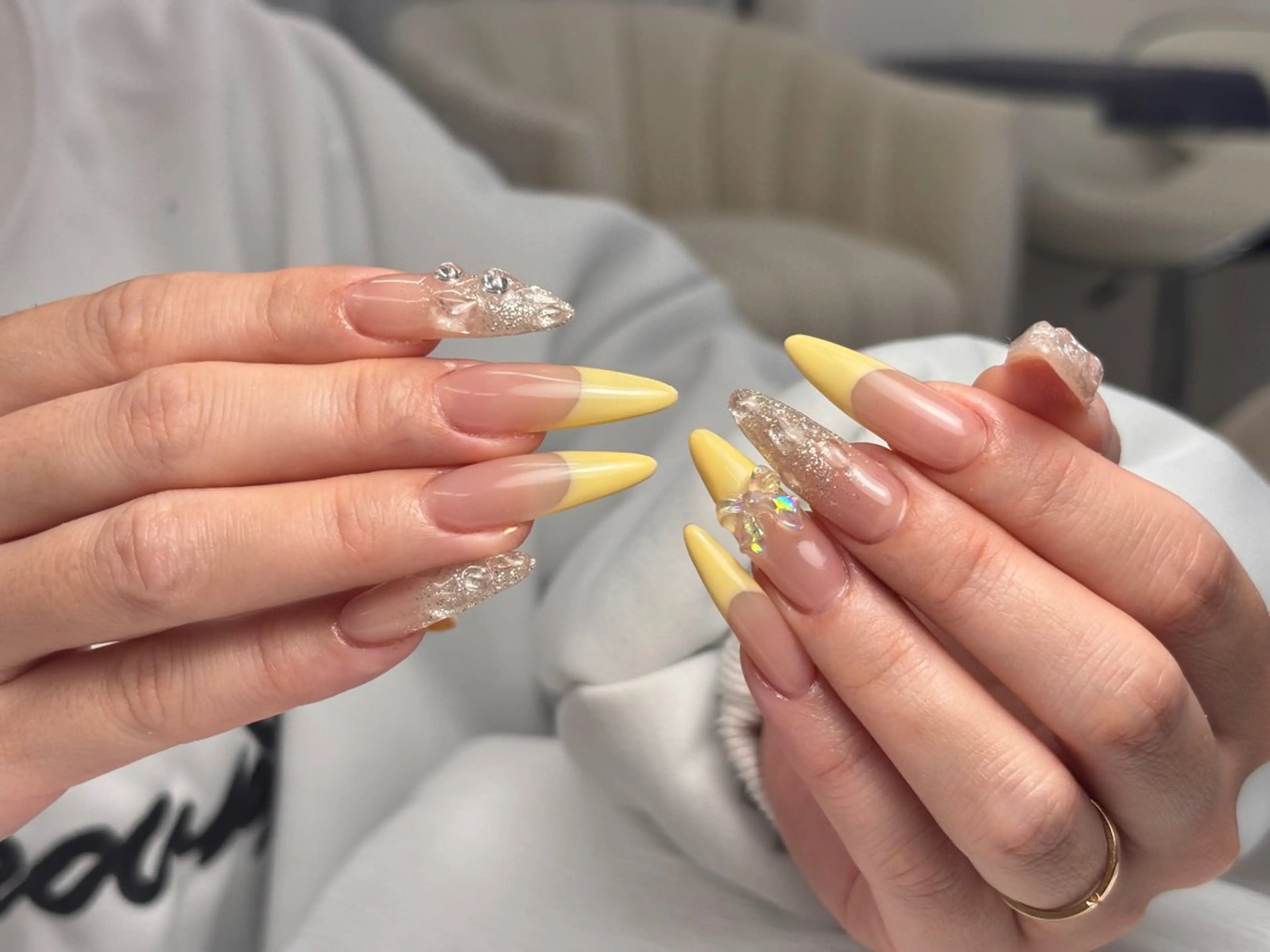 ロング 韓国風ヘア ハンドネイル トゥー フエンのネイルデザイン