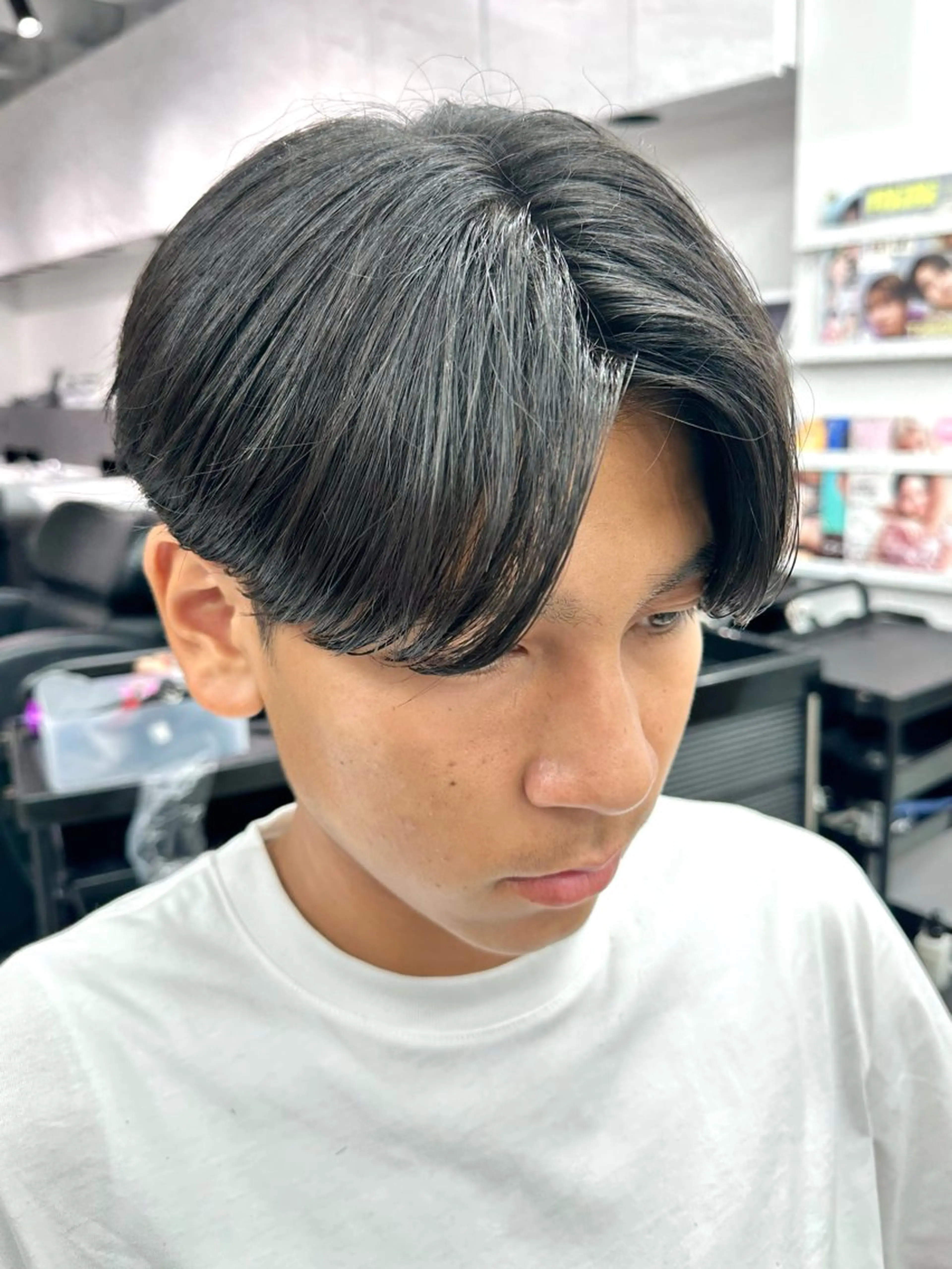 メンズ メンズブリーチ センターパート メンズパーマ 岐津公太 メンズ縮毛矯正のプロのヘアスタイル