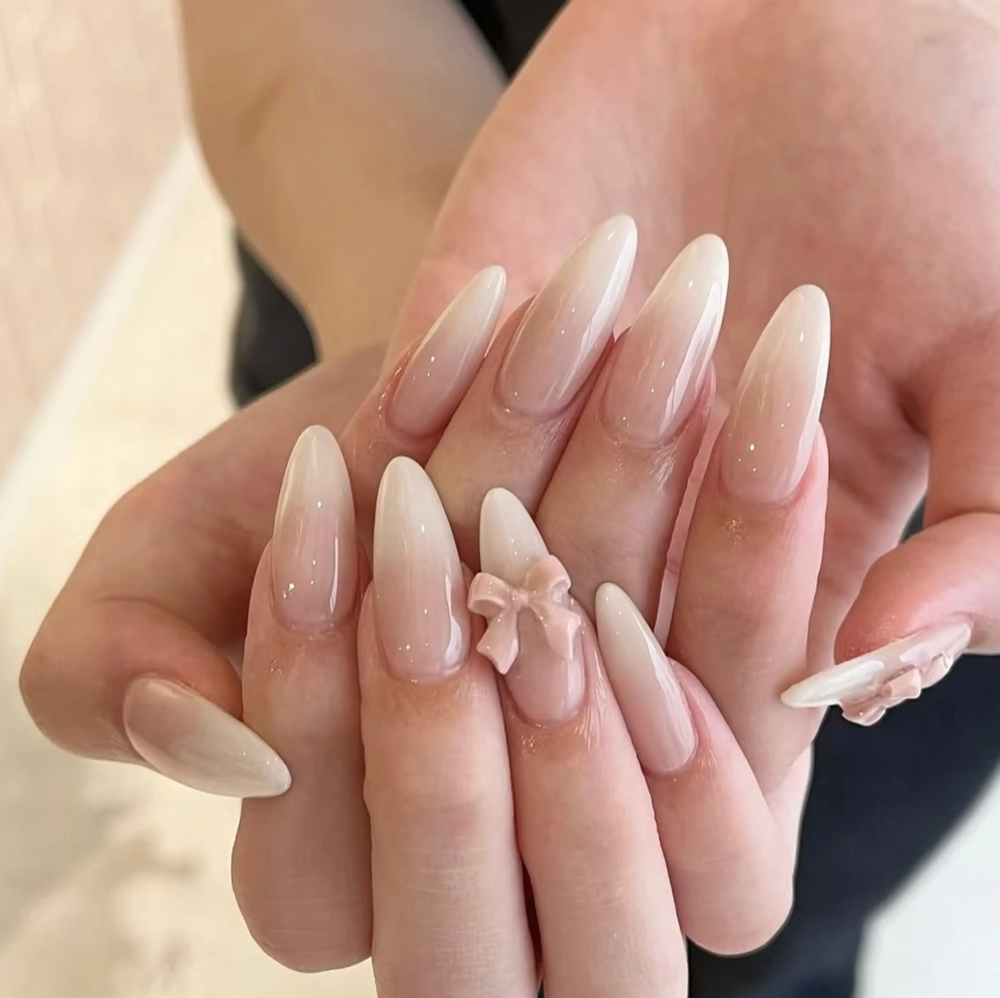 ネイル フレンチネイル ジェルネイル ガーリー グラデーション キラキラネイル ハンドネイル Liora nail スカルプ専門店のネイルデザイン