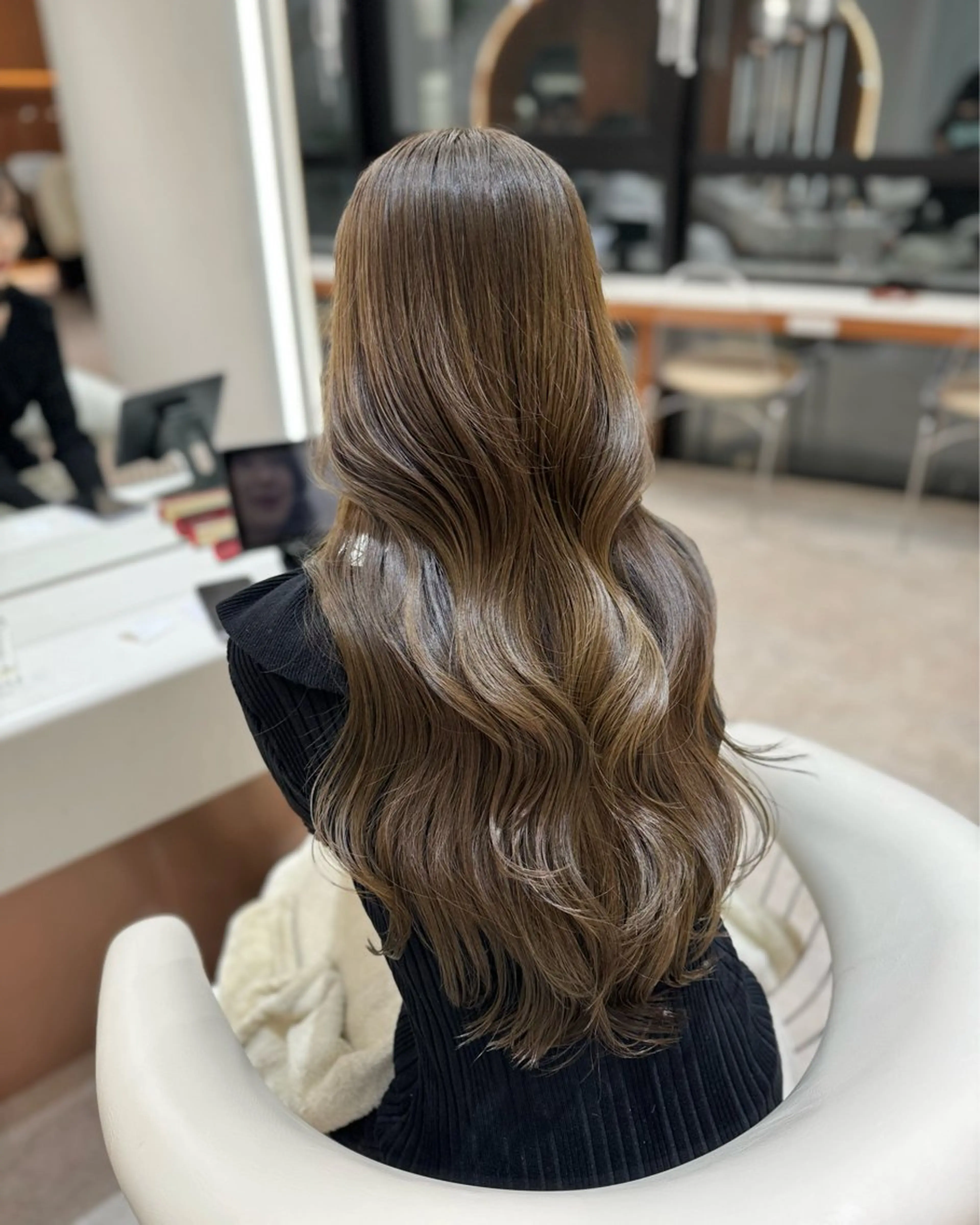 ロング カラー ベージュカラー グレージュ オリーブベージュ オリーブグレージュ オリーブグレー ヘアカラー トリートメント 韓国レイヤー🇰🇷 韓国研修◎渋谷カイトのヘアスタイル