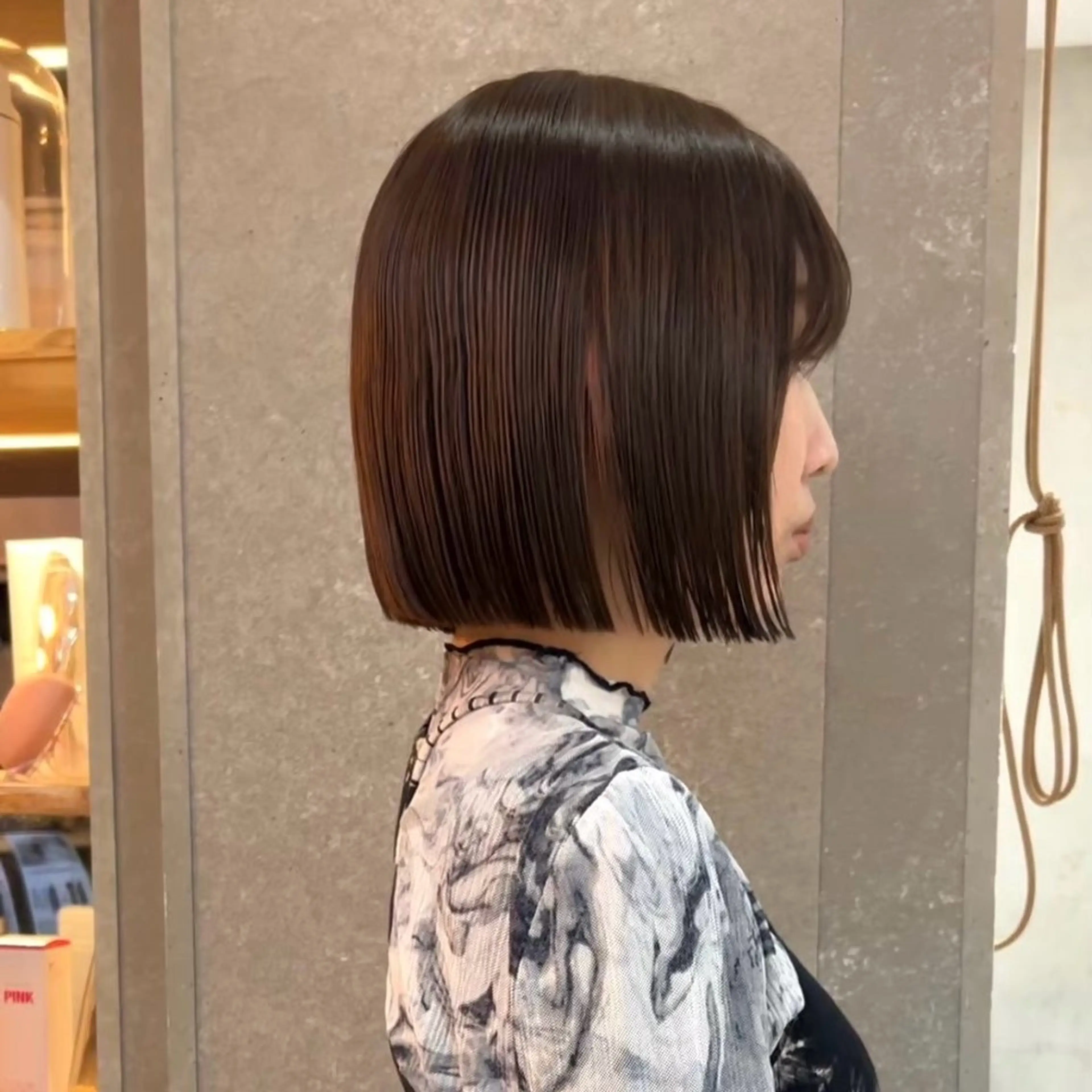 ショート カラー 透明感カラー ボブ カット ヘアカラー トリートメント 切りっぱなしボブ/ 縮毛矯正/レンのヘアスタイル