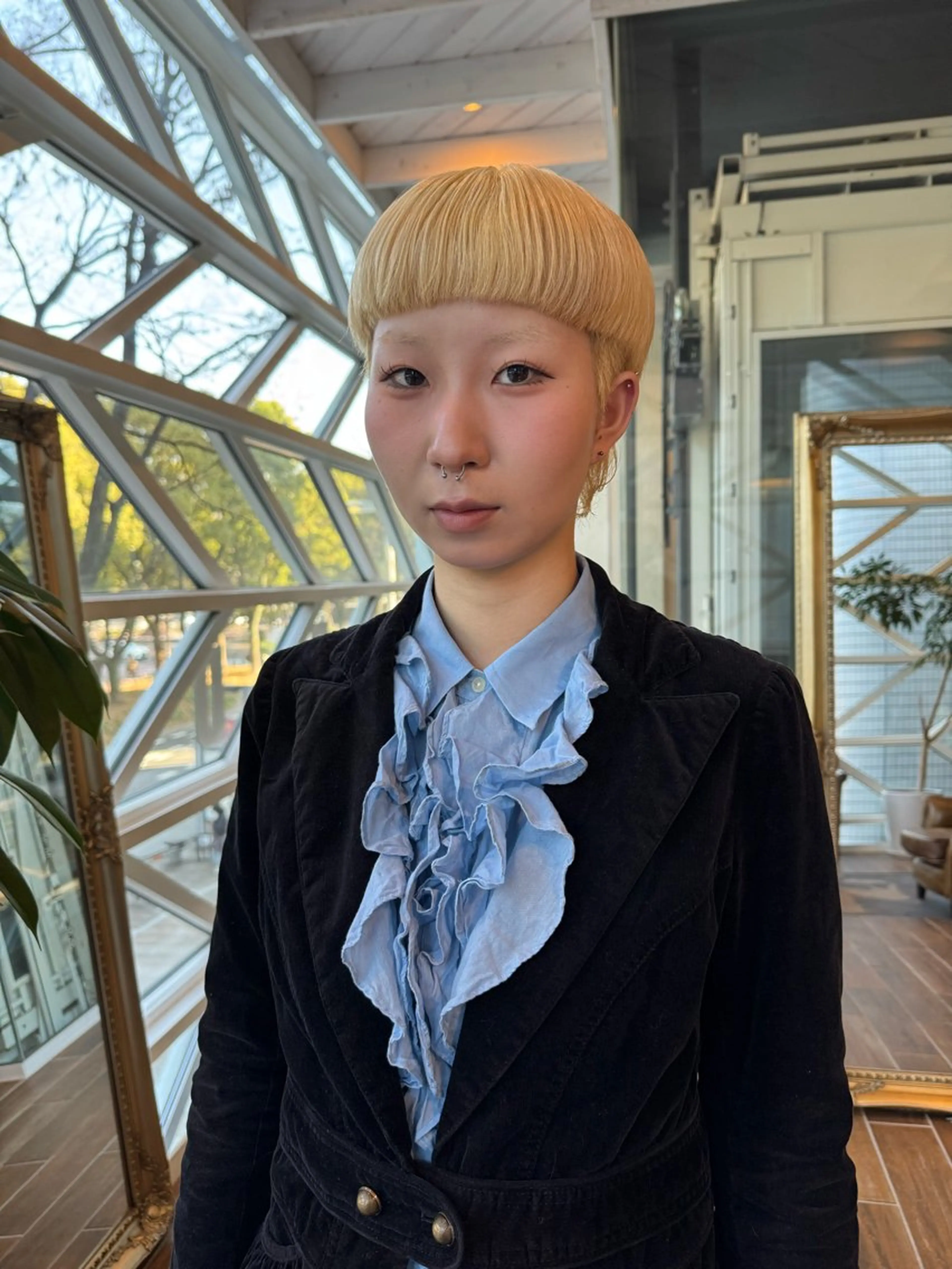 ショート カラー ブリーチ ブロンド ヘアカラー 村上 輝のヘアスタイル