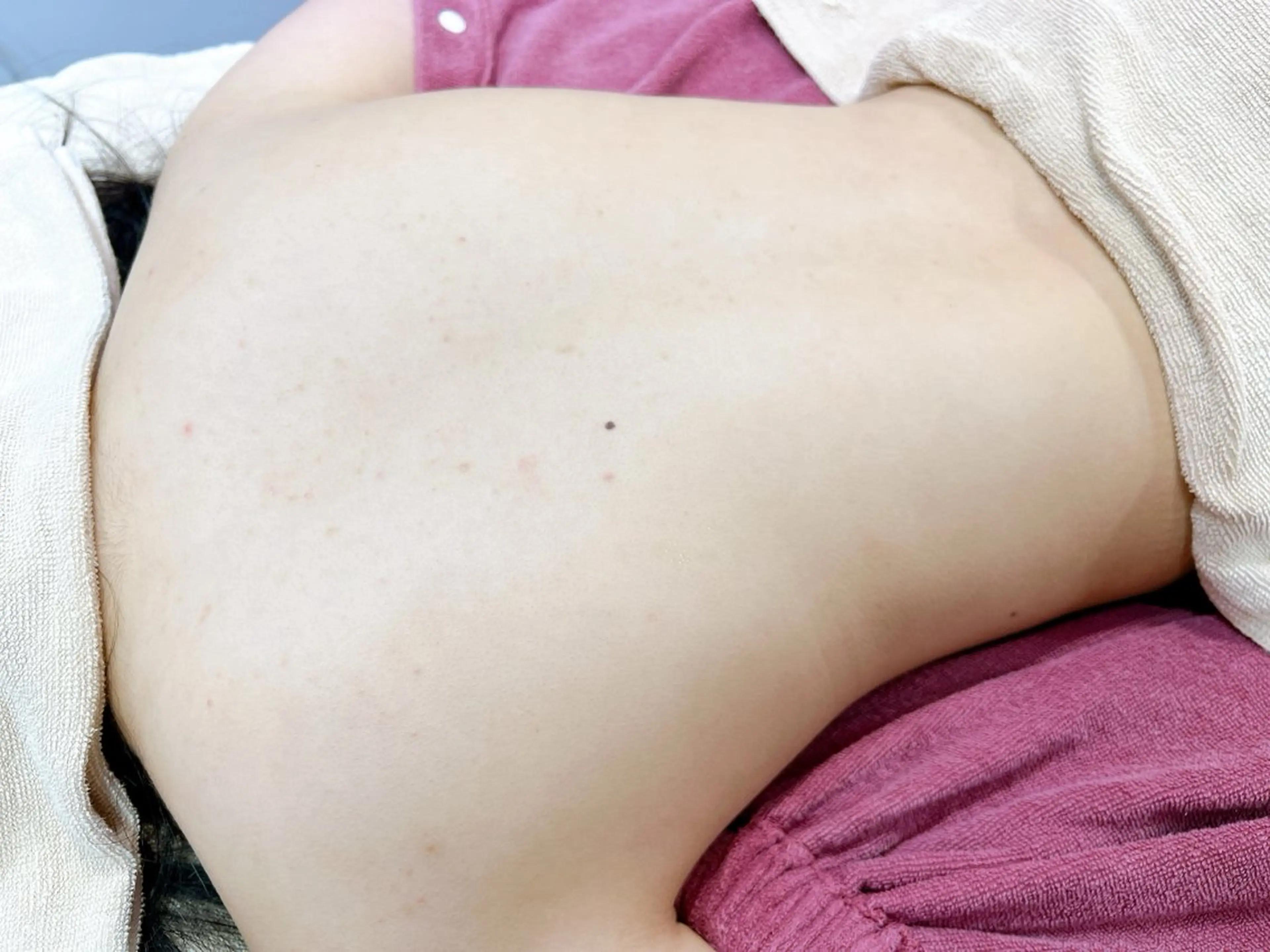 【☁️背中半分】うなじから背中の半分までのシェービングの写真