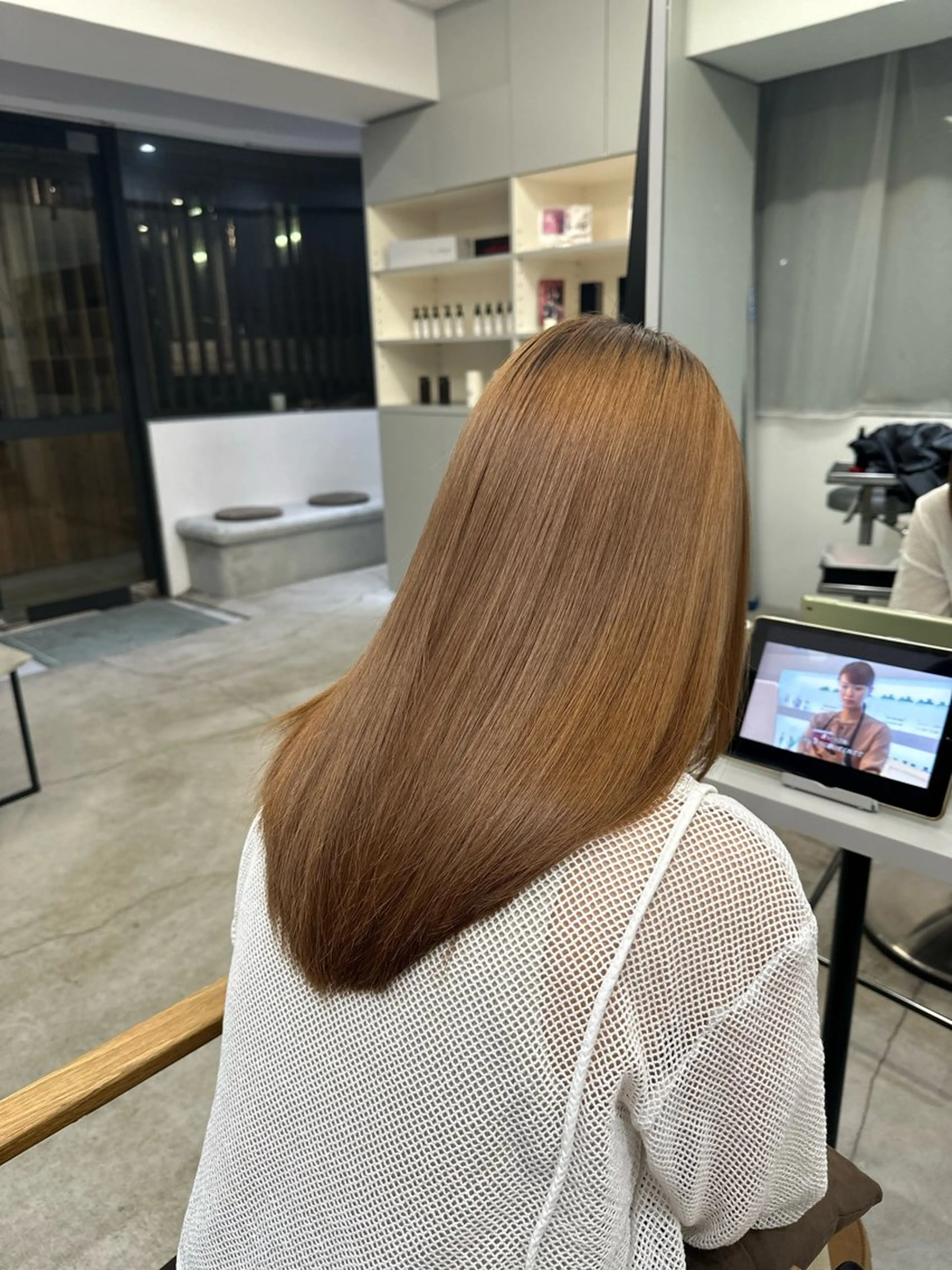 セミロング パーマ 縮毛矯正 ハイトーンカラー が絶対可愛い✨泰聖✨のヘアスタイル