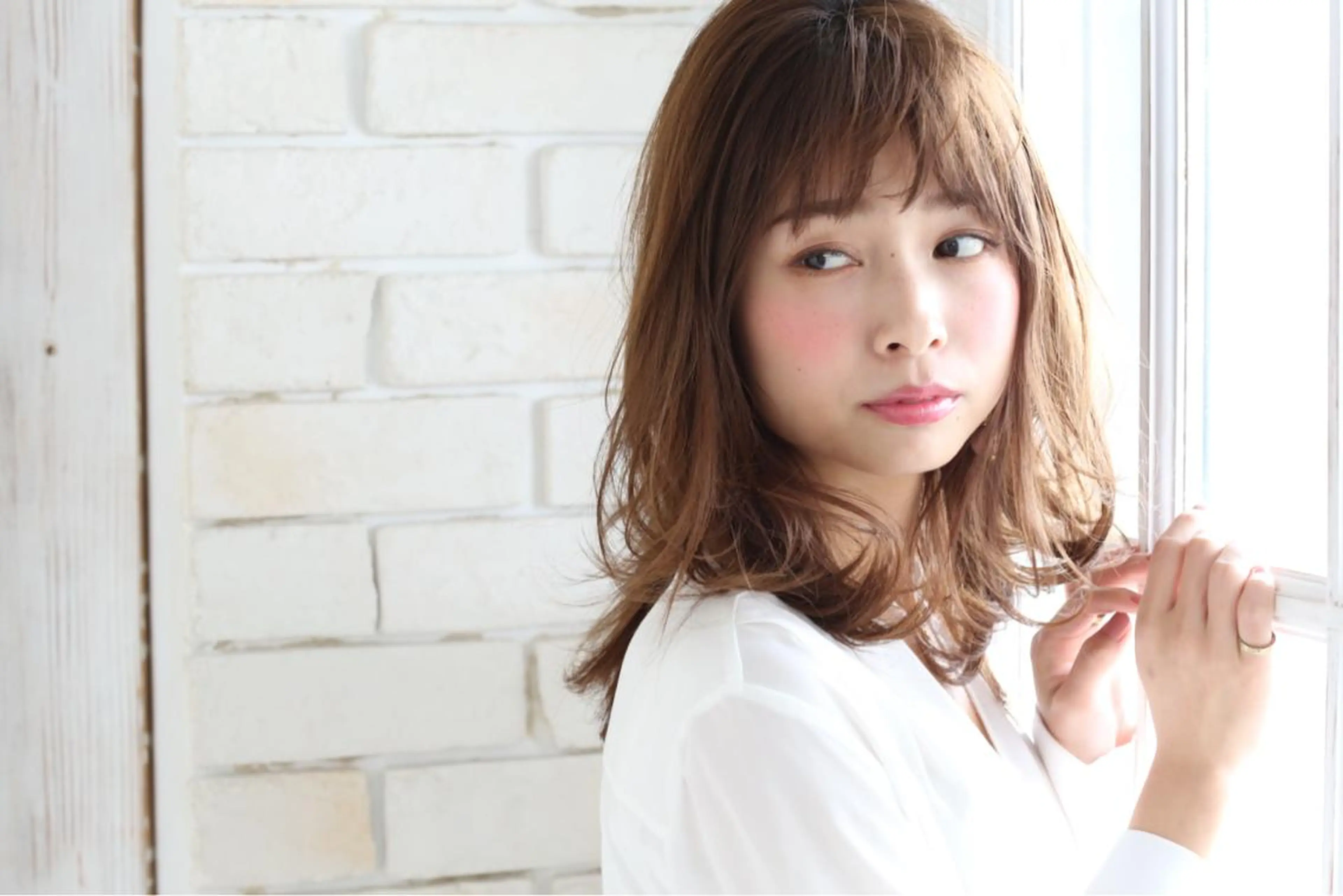 ミディアム カラー パーマ ヘアアレンジ イルミナカラー 小顔カット 戸津川 隆人のヘアスタイル