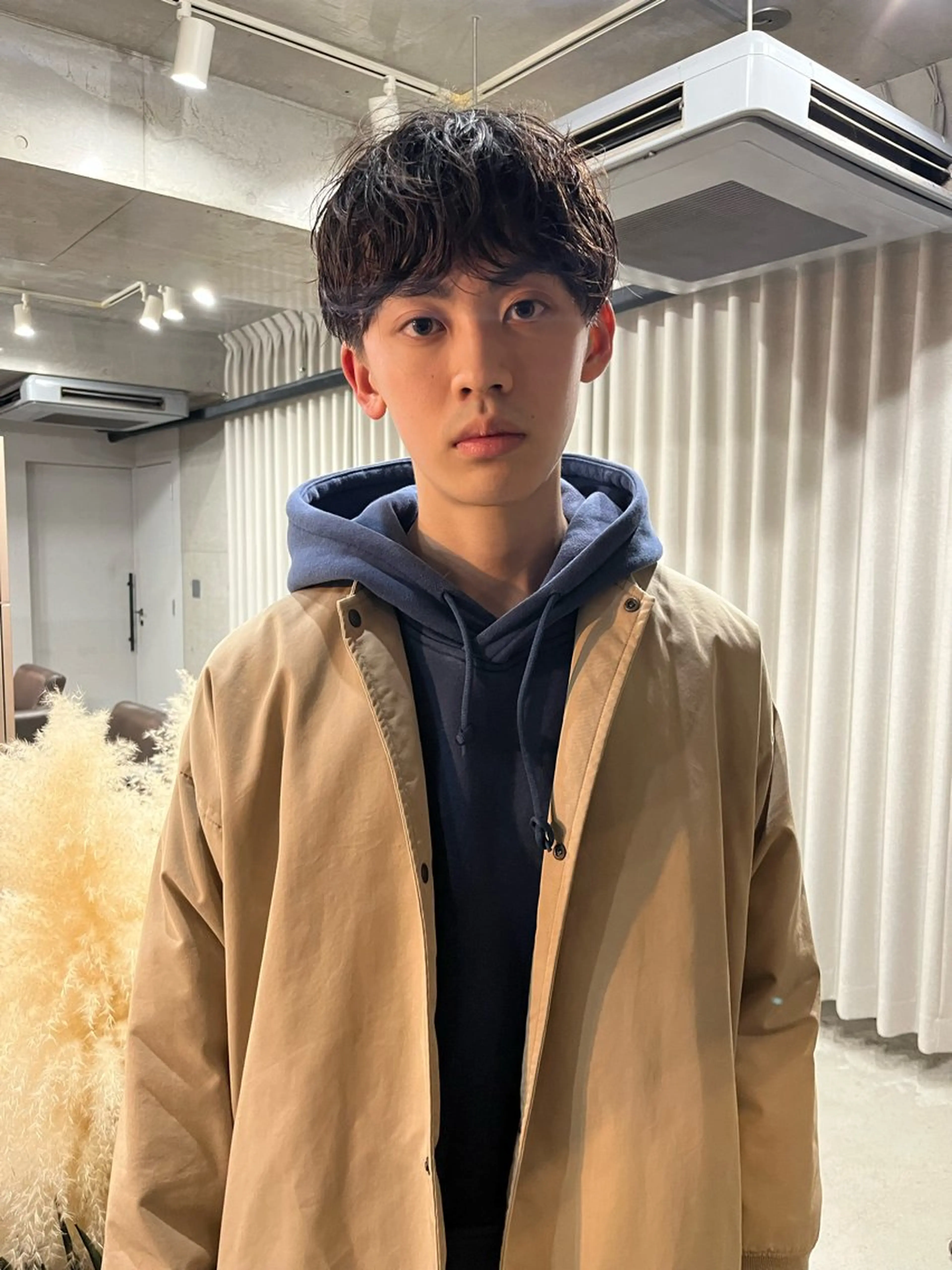 ショート パーマ カット パーマ 曲がる縮毛矯正 センターパートのヘアスタイル